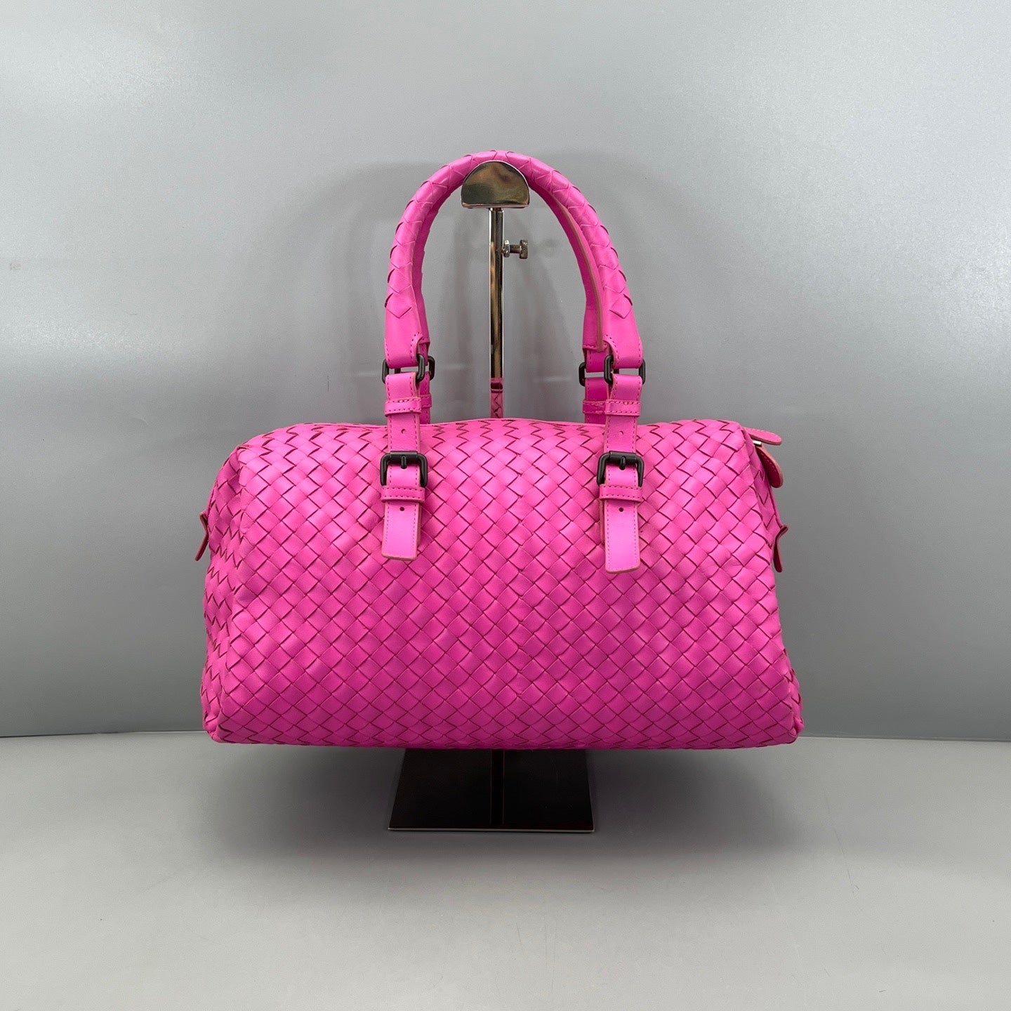 Bottega Veneta - Intrecciato Boston Bag - Lambskin leather - Pink with Gunmetal-Tone Hardware - (medium)