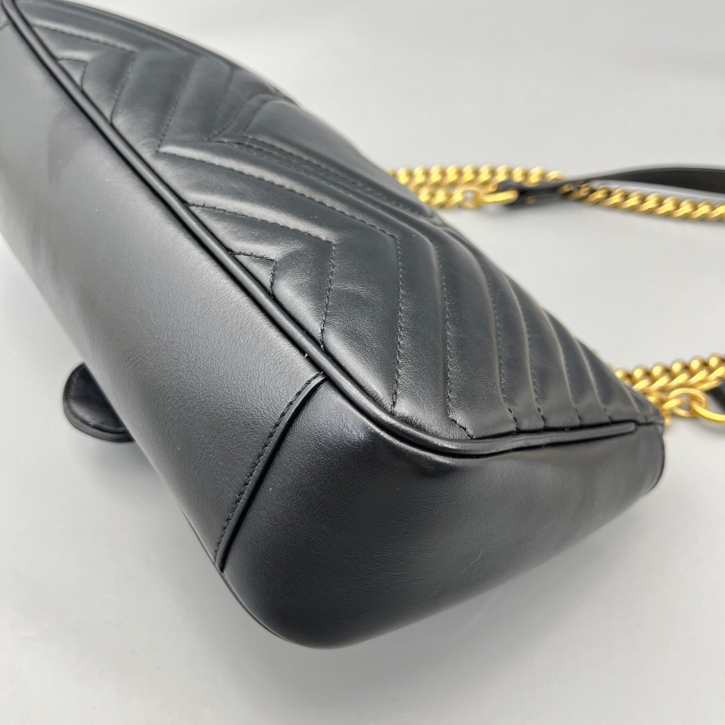 Gucci - Marmont 26 - Leather - Black with Gold-Tone Hardware - (Medium)