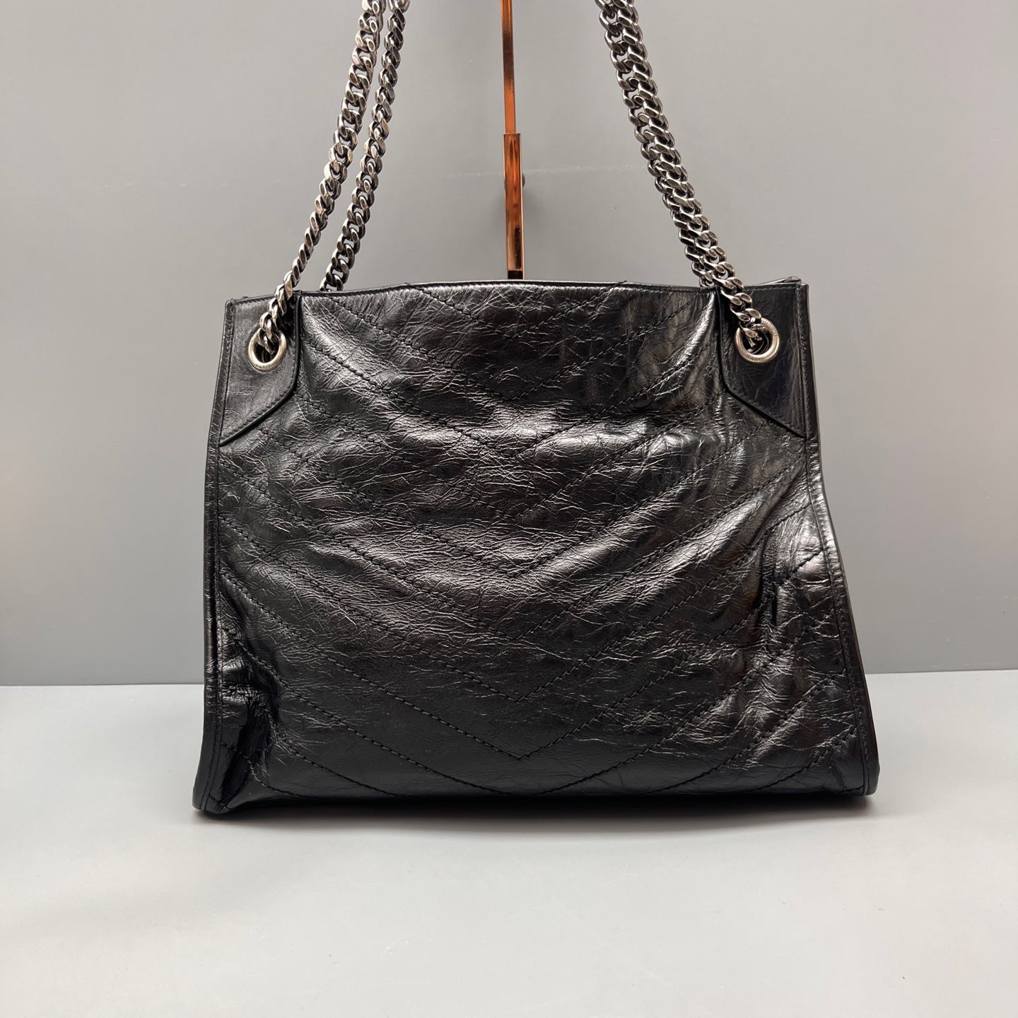 Saint Laurent - Shopping Tote with Chain - Crinkled calfskin leather - Black - (Medium)