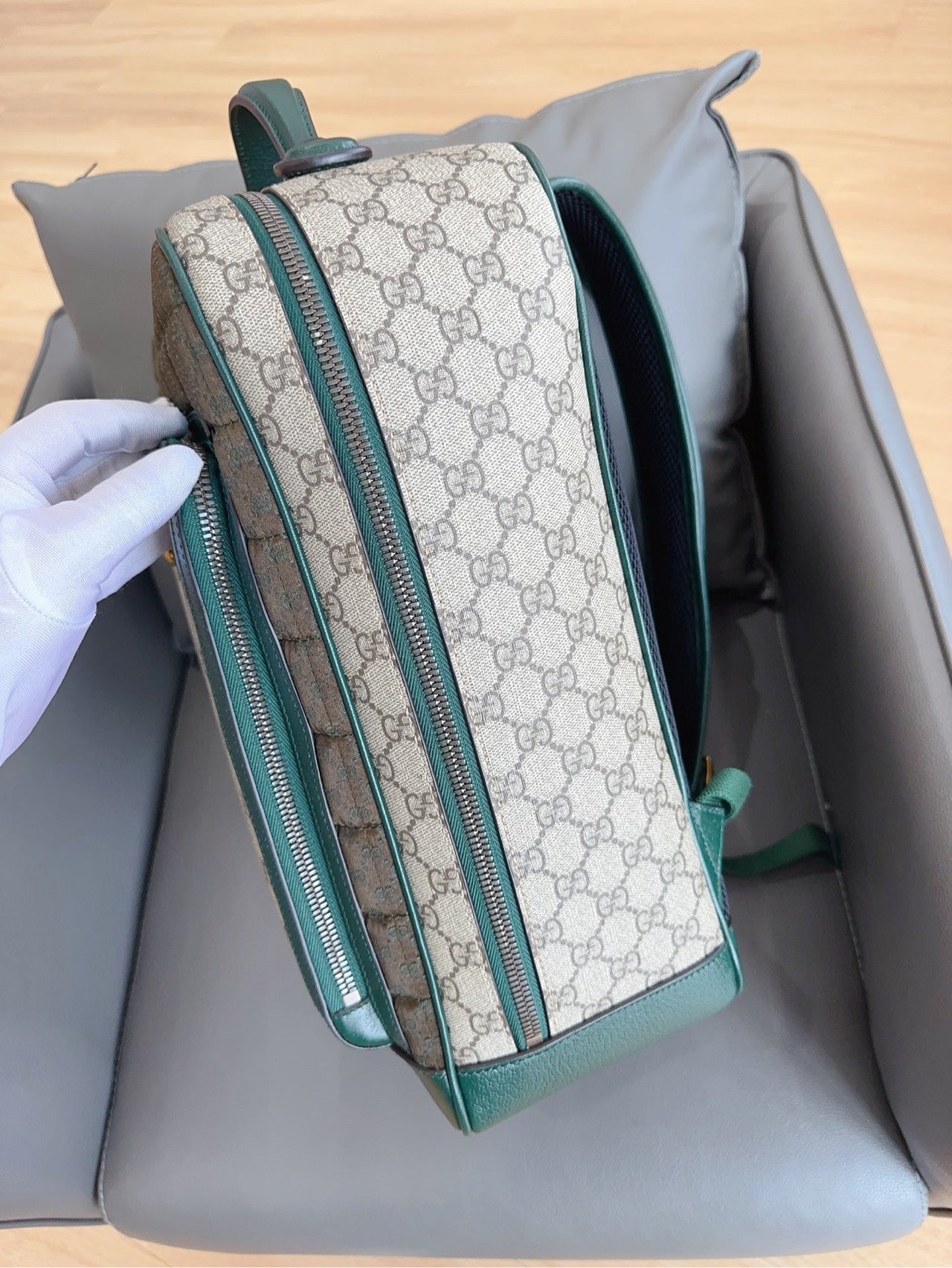 Gucci - GG Supreme Backpack with Green Leather Trim - GG Supreme canvas and leather - Beige, Brown, Green - (Medium)