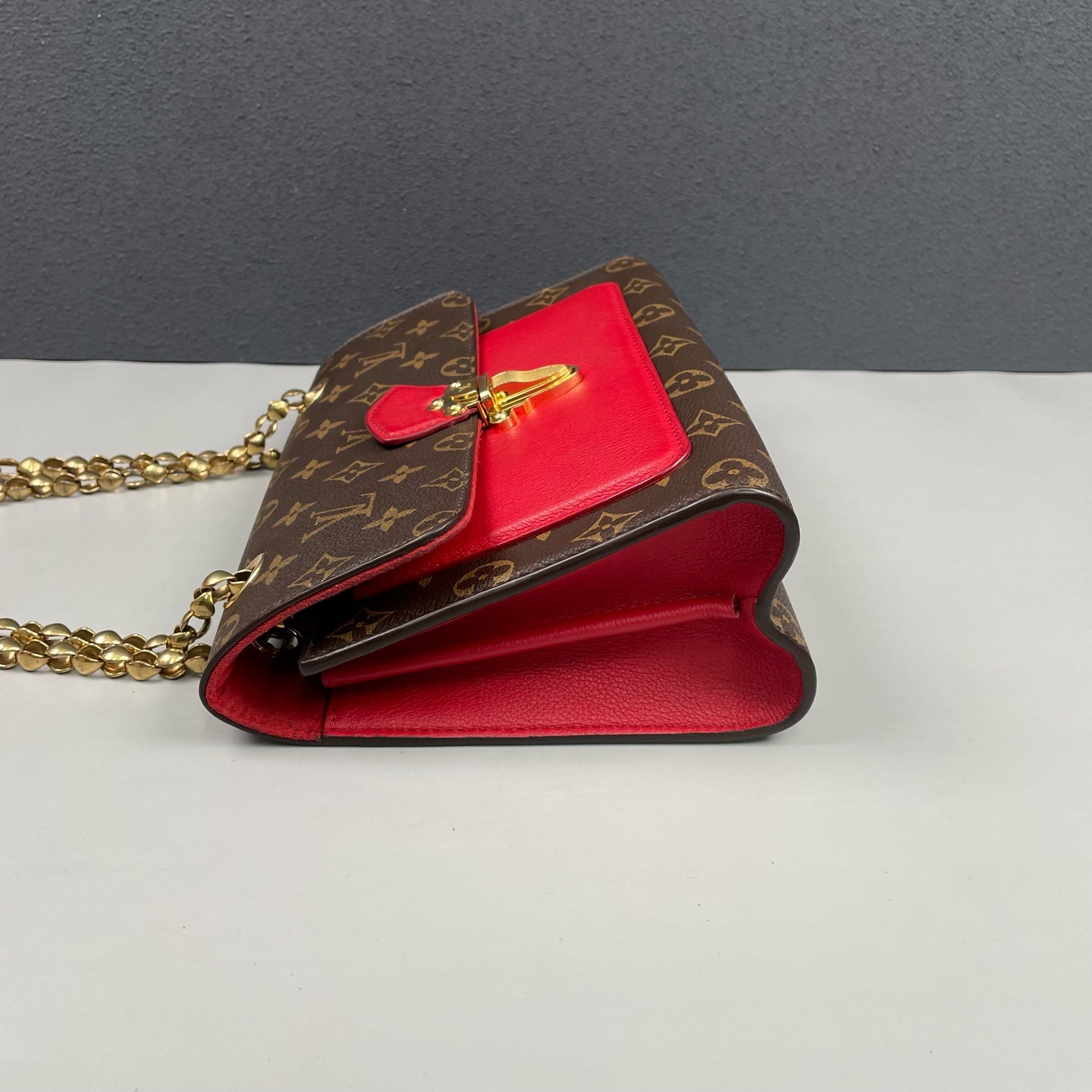 Louis Vuitton - Victoria Chain Bag - Monogram coated canvas with red grained leather trim - Brown with Red accents - (medium)