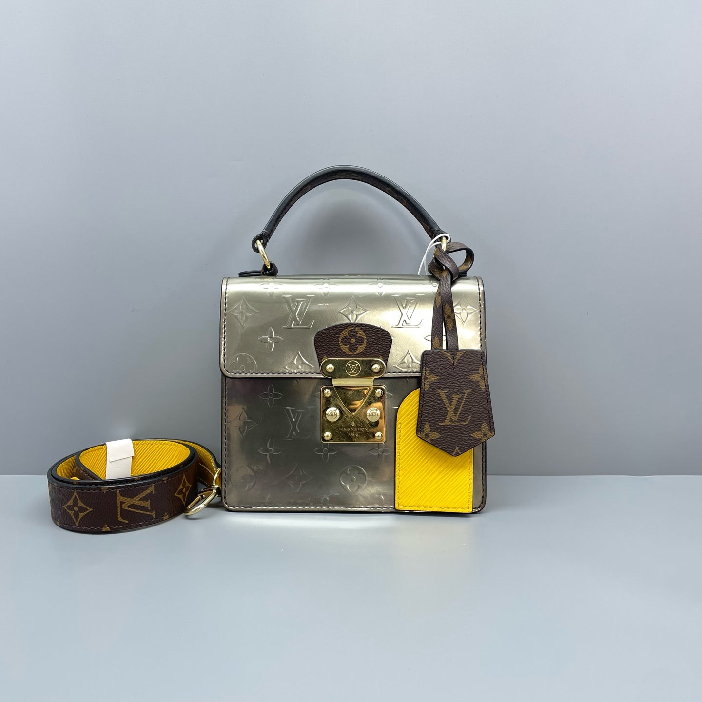 Louis Vuitton - Pochette Metis - Patent leather - Gold - (Small)