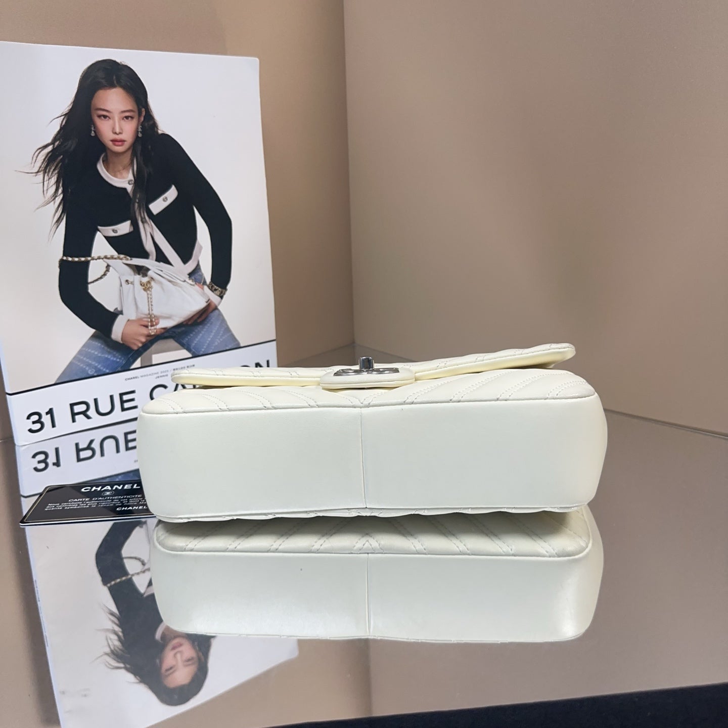 Chanel - Seasonal Flap Bag - Lambskin leather - White - (medium)