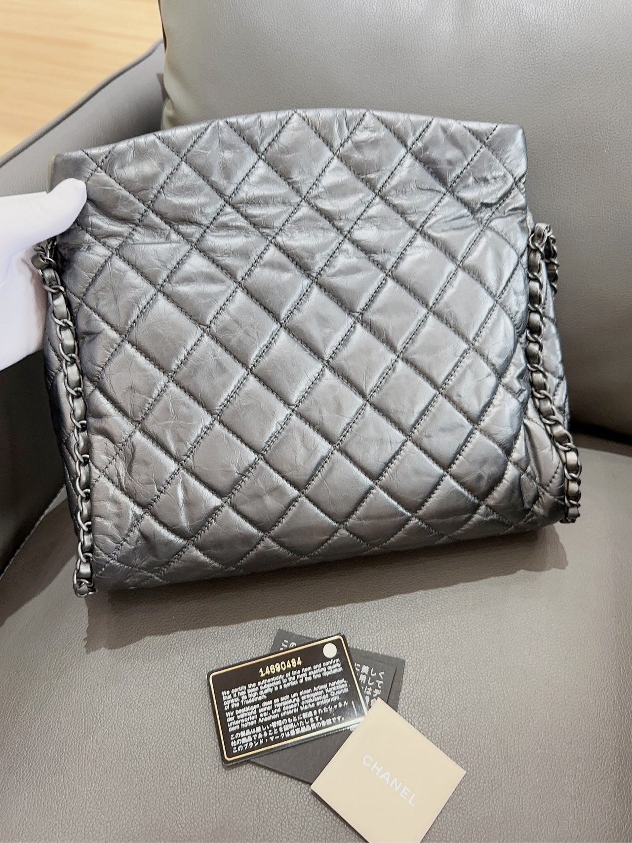 Chanel - Rolled-edge Shoulder Bag - Wrinkled calfskin leather - Silver Grey - (medium)