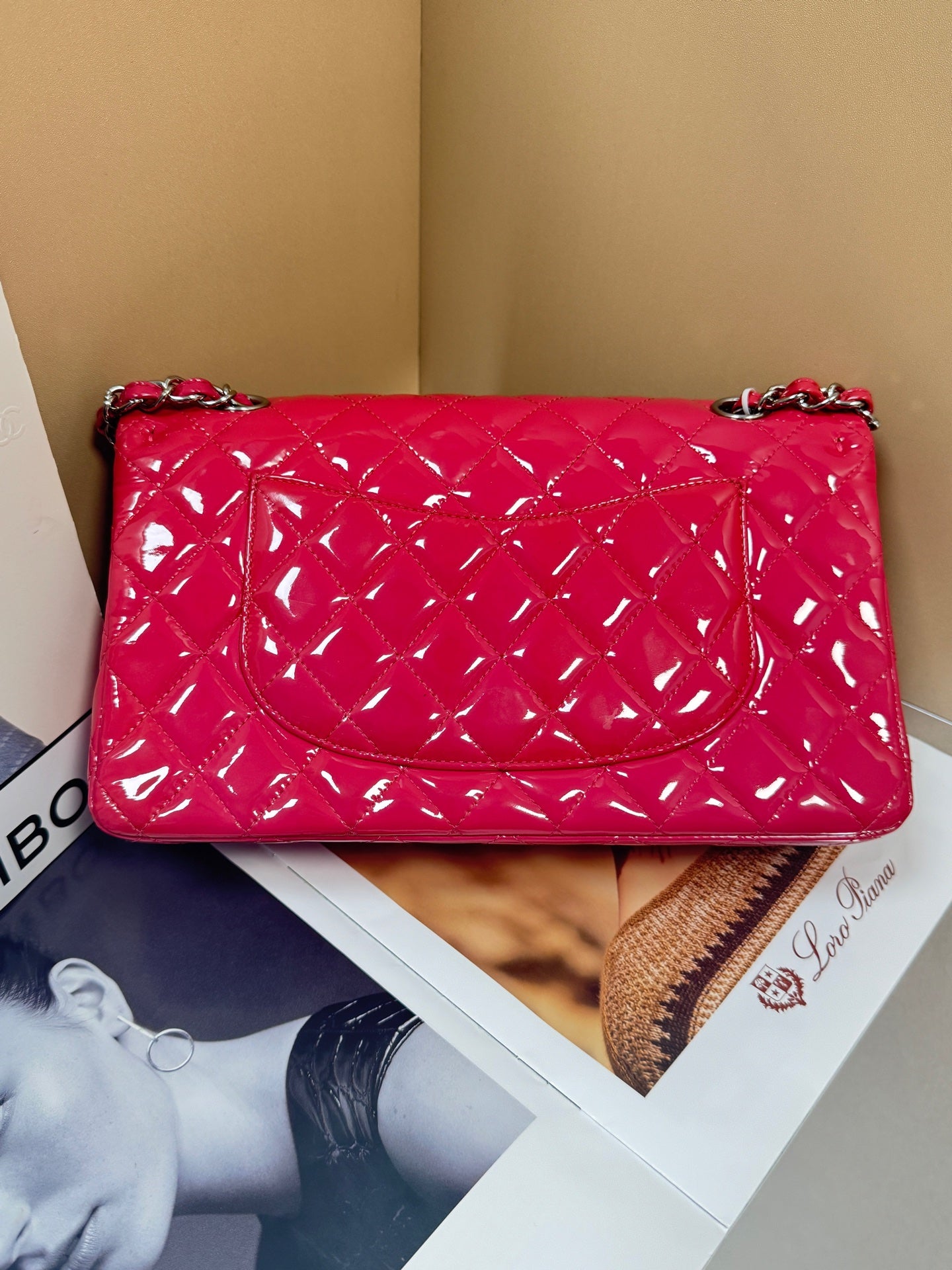 Chanel - Classic Flap Medium - Patent leather - Vibrant Magenta - (medium)