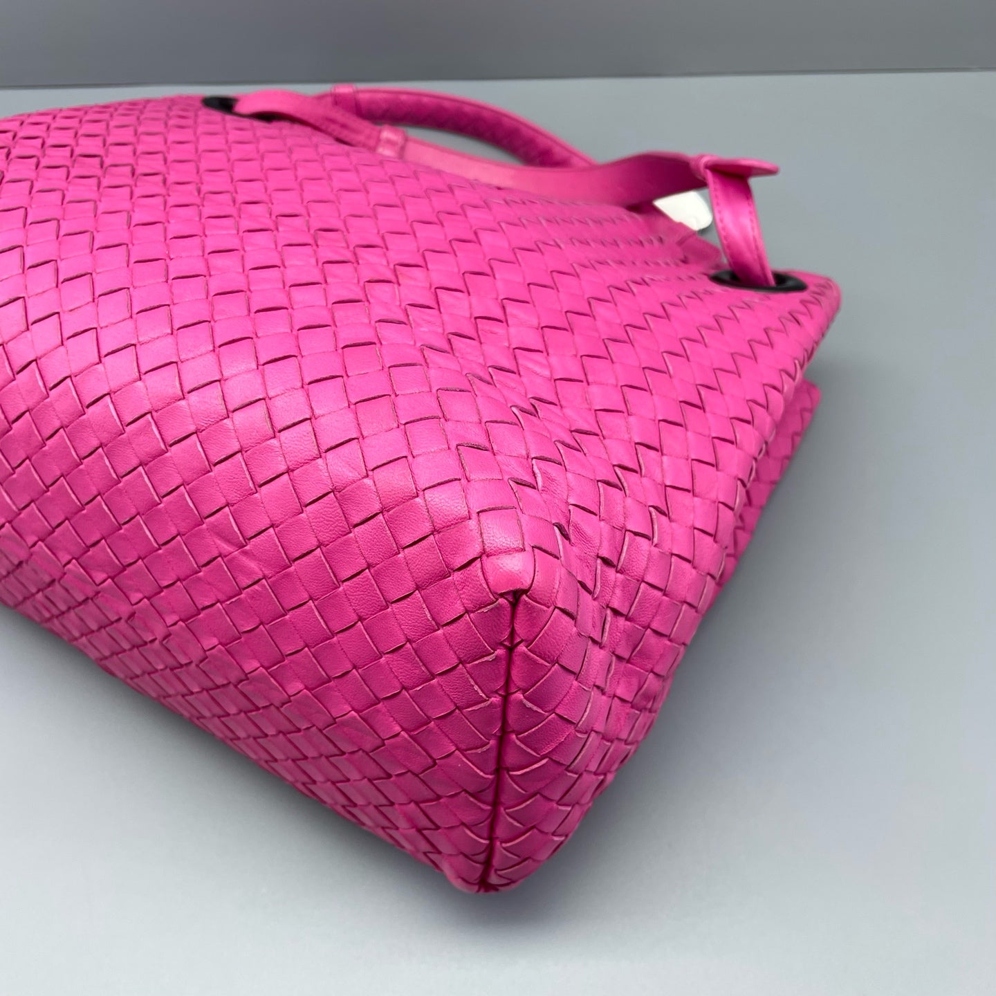 Bottega Veneta - Intrecciato Double-Bridge Tote Bag - Woven Nappa leather - Raspberry Pink - (Medium)