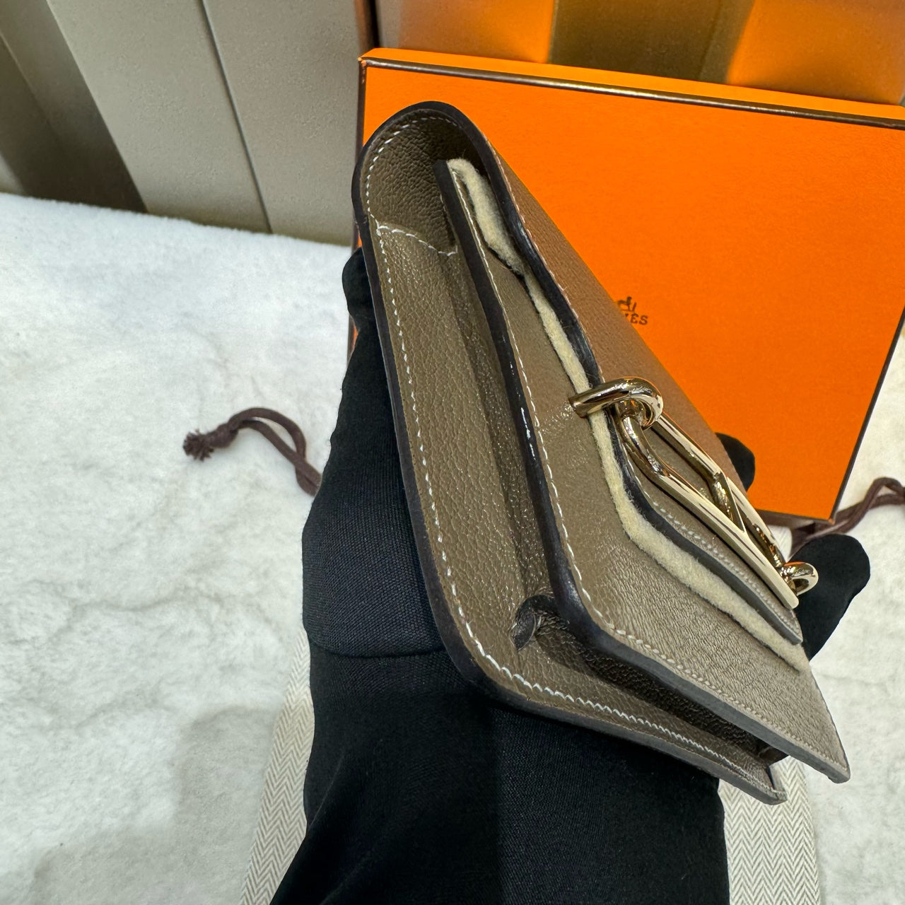 Hermès - Roulis Slim Compact - Chevre Mysore leather - Etoupe with Light Gold-Tone Hardware - (Mini)