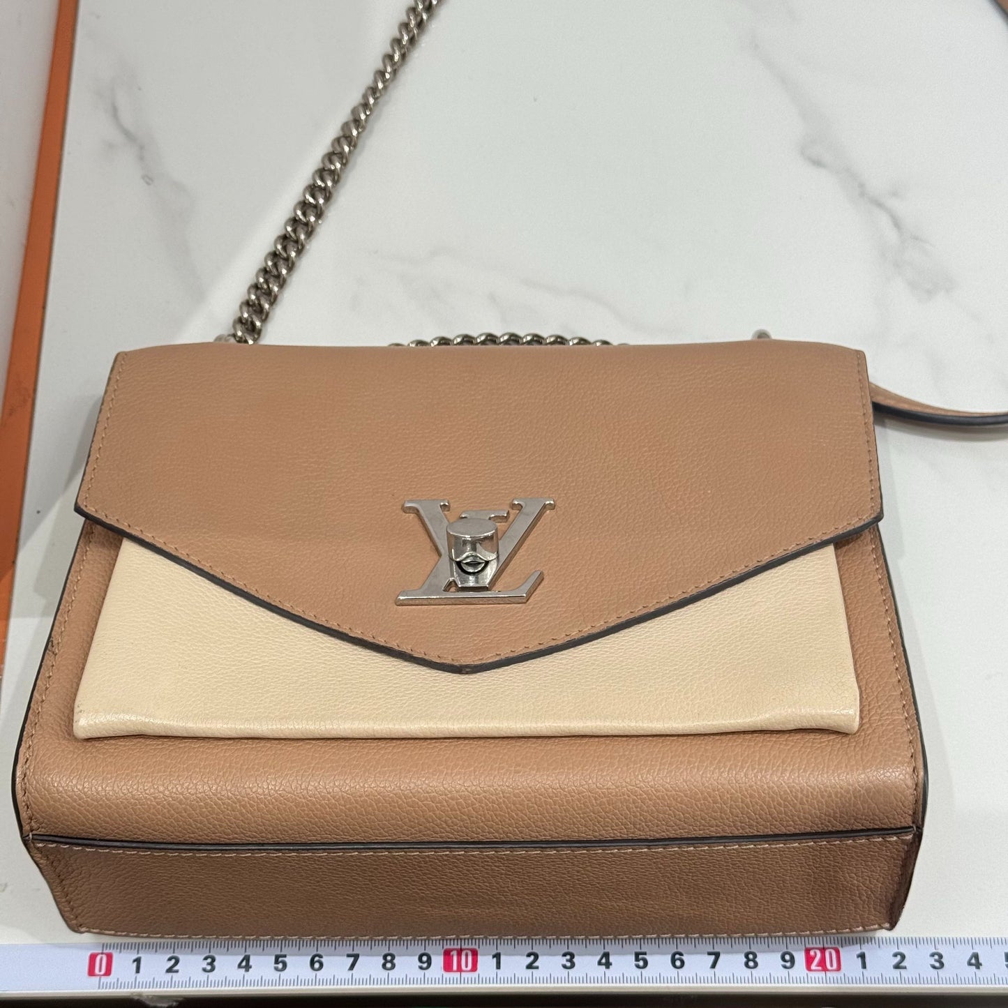 Louis Vuitton - Lockme Chain Bag - Leather - Beige - (Small)