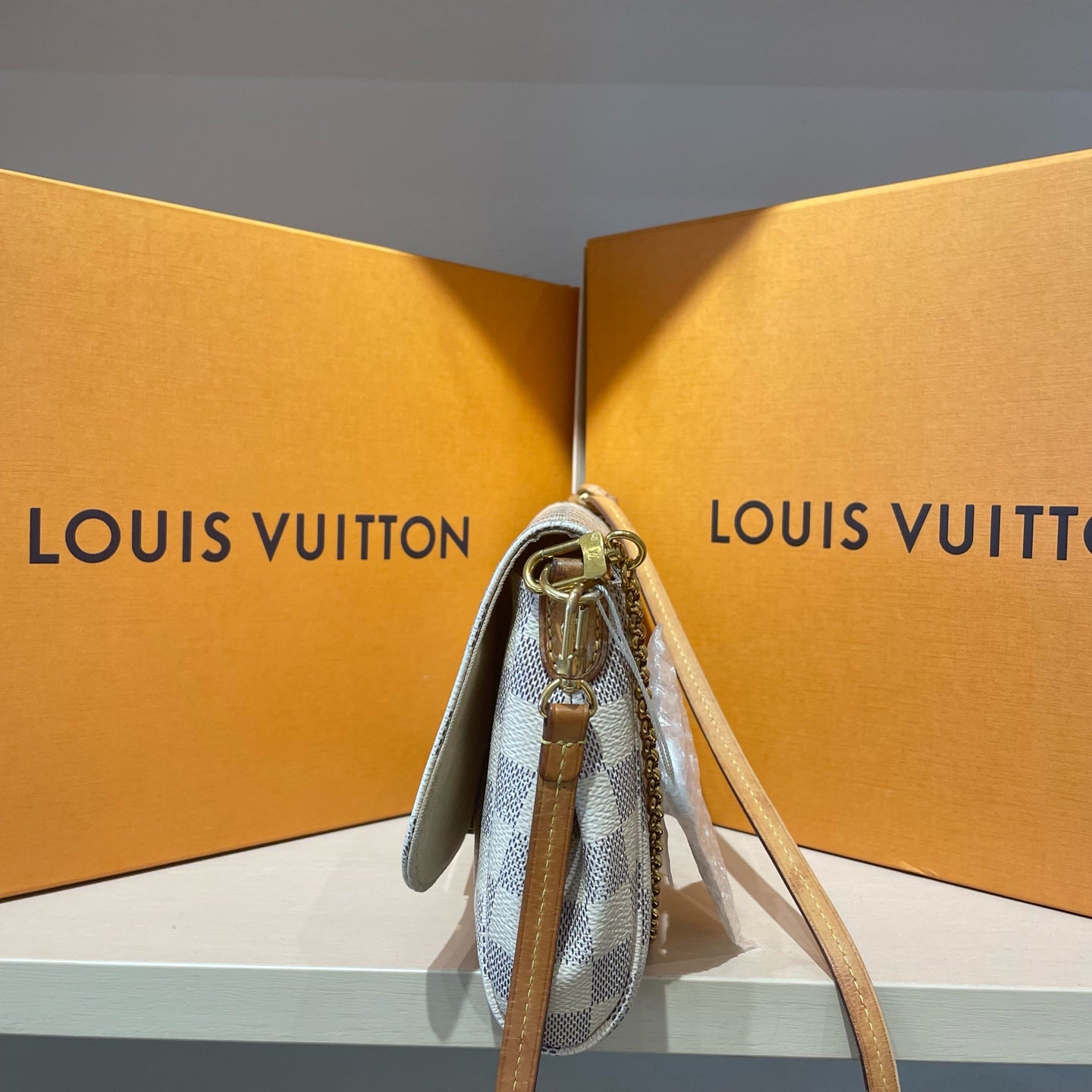 Louis Vuitton - Favorite MM - Damier Azur coated canvas with Vachetta leather trim - White - (Mini)