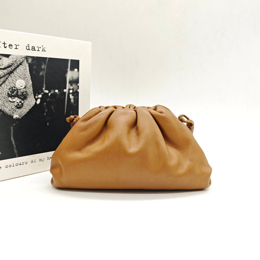 Bottega Veneta - The Pouch Mini - Lambskin leather - Caramel - (mini)