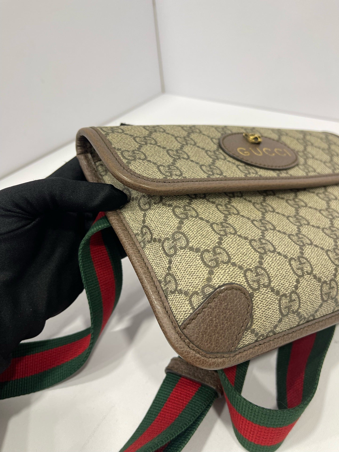 Gucci - Tiger Head GG Supreme Belt Bag - GG Supreme canvas with leather trim and fabric strap - Beige/Brown with red and green accents - (medium)