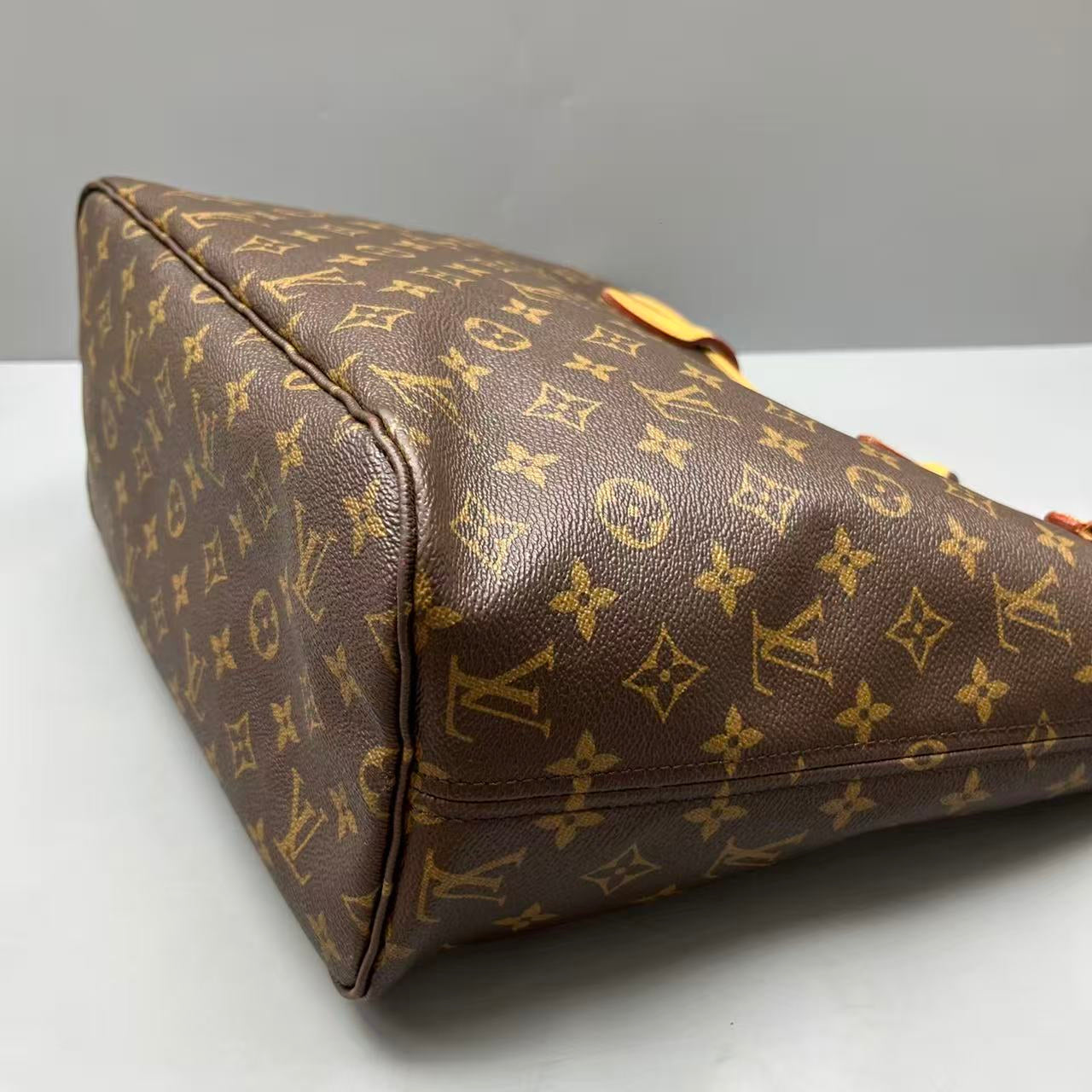 Louis Vuitton - Neverfull MM - Monogram coated canvas with Vachetta leather trim and textile lining - Brown - (Medium)