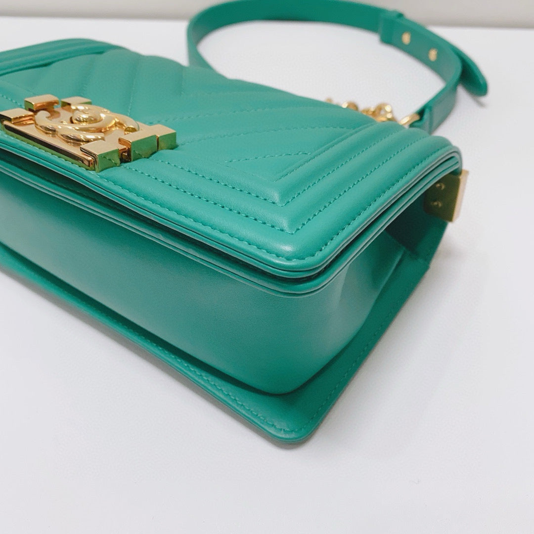 Chanel - Le Boy Flap Bag - Calfskin leather - Green - (small)