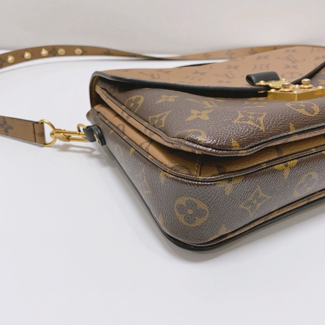 Louis Vuitton - Pochette Metis - Monogram coated canvas with leather trim - Brown - (Medium)