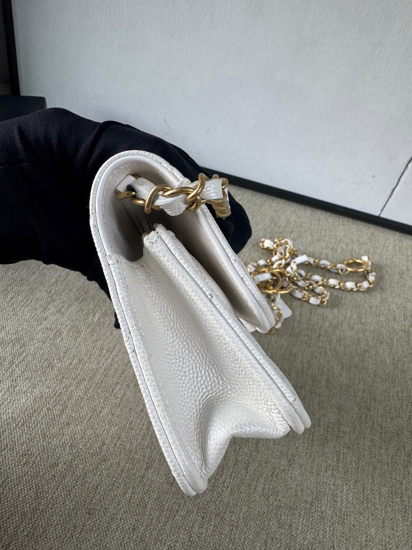 Chanel - Wallet on Chain (WOC) with Adjustable Chain - Pearlescent White Caviar leather - White - (Mini)