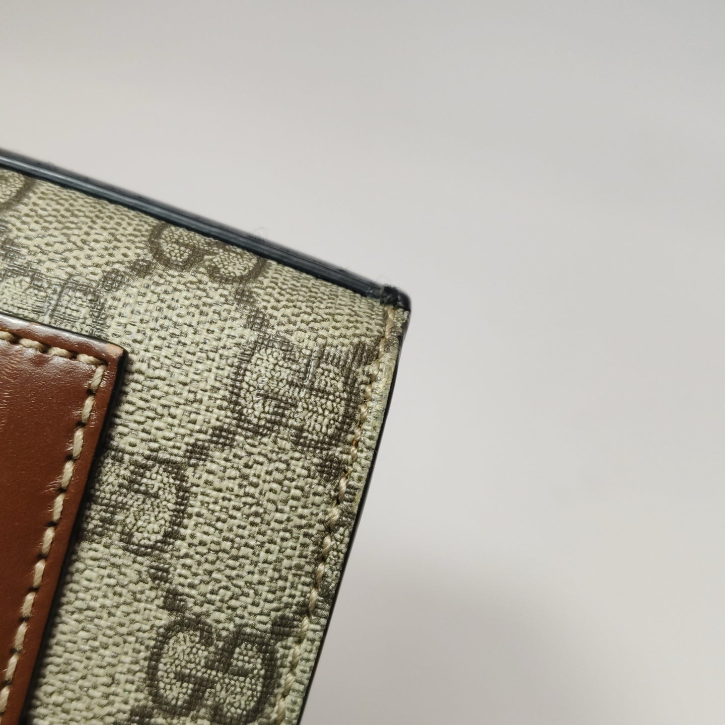 Gucci - Padlock Small Shoulder Bag 409487 KLQJG 9785 - GG Supreme canvas with leather trim - Beige and Brown with Black Accents - (small)
