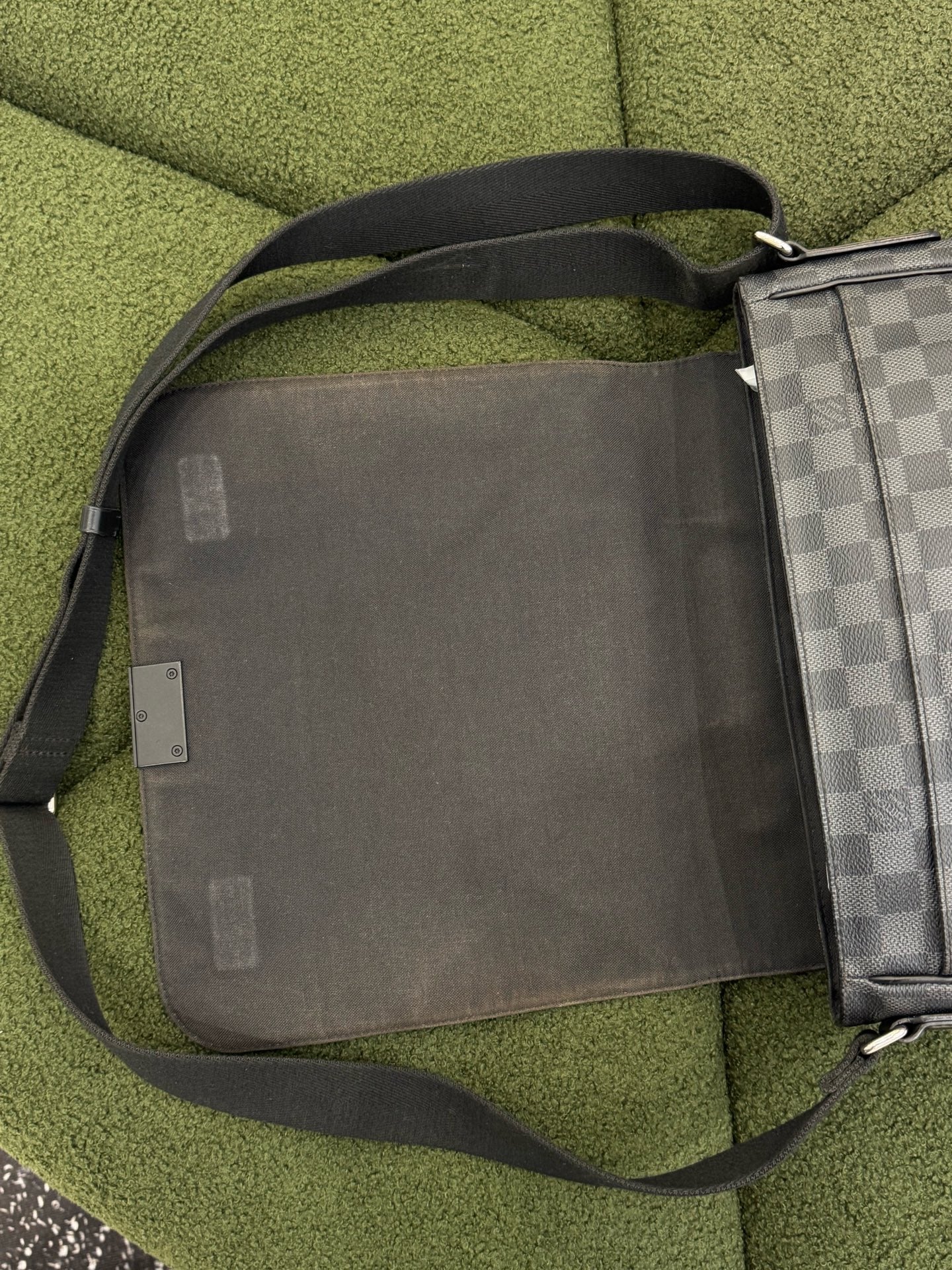 Louis Vuitton - District GM Messenger Bag - Coated Canvas and Leather - Black - (medium)
