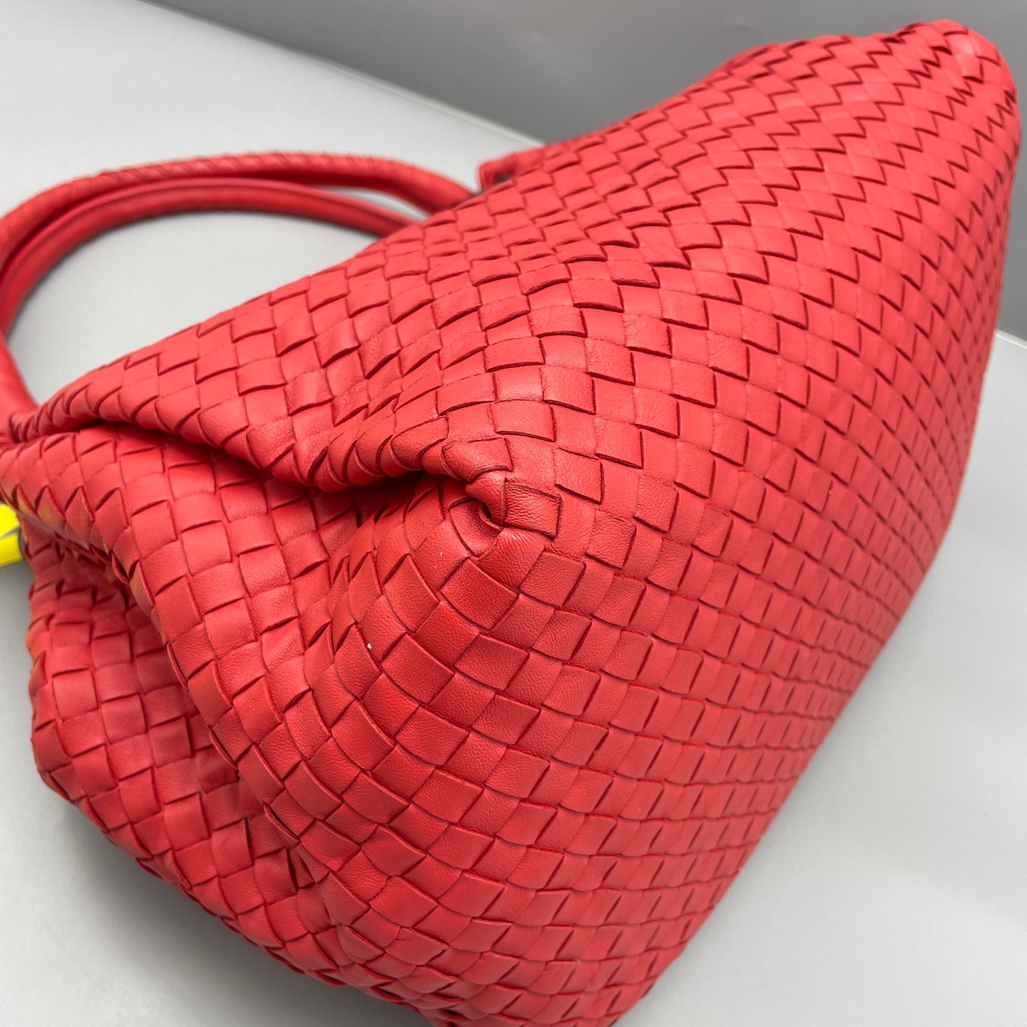 Bottega Veneta - Intrecciato Hobo Tote - Leather - Red - (medium)