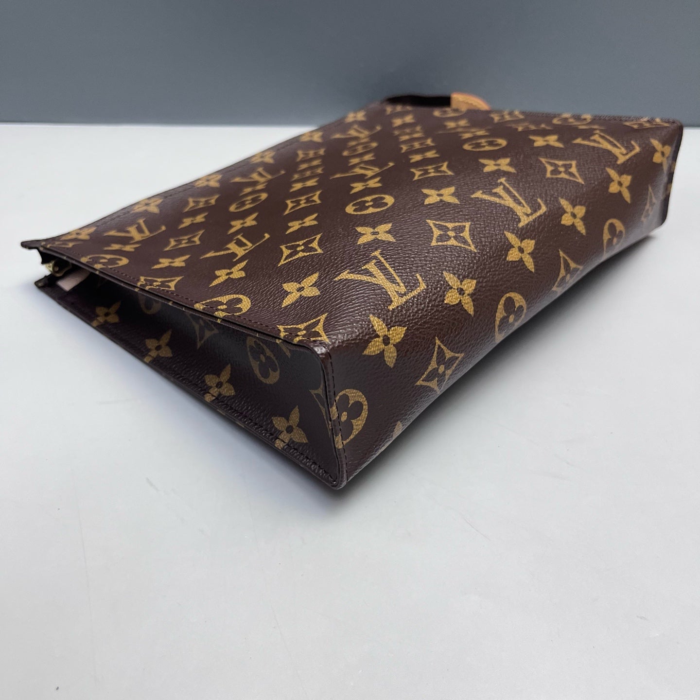 Louis Vuitton - Monogram Toiletry Pouch 26 - Monogram coated canvas with vachetta leather accents - Brown - (medium)