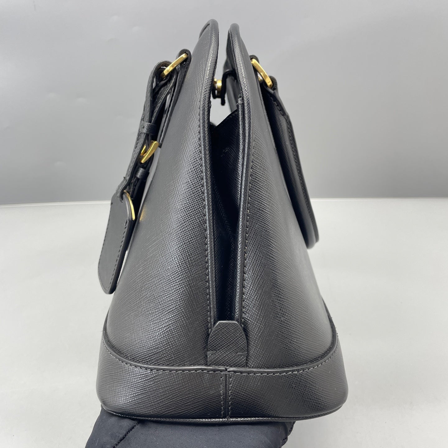 Prada - Saffiano Lux Dome Satchel - Saffiano leather - Black - (medium)