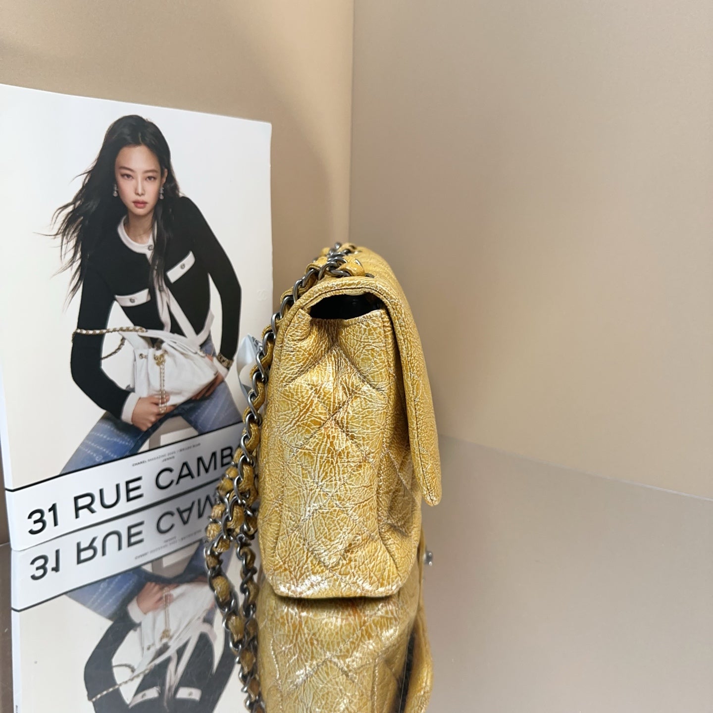 Chanel - Classic Flap Jumbo Single Flap - Distressed patent leather - Amber Yellow - (Large)