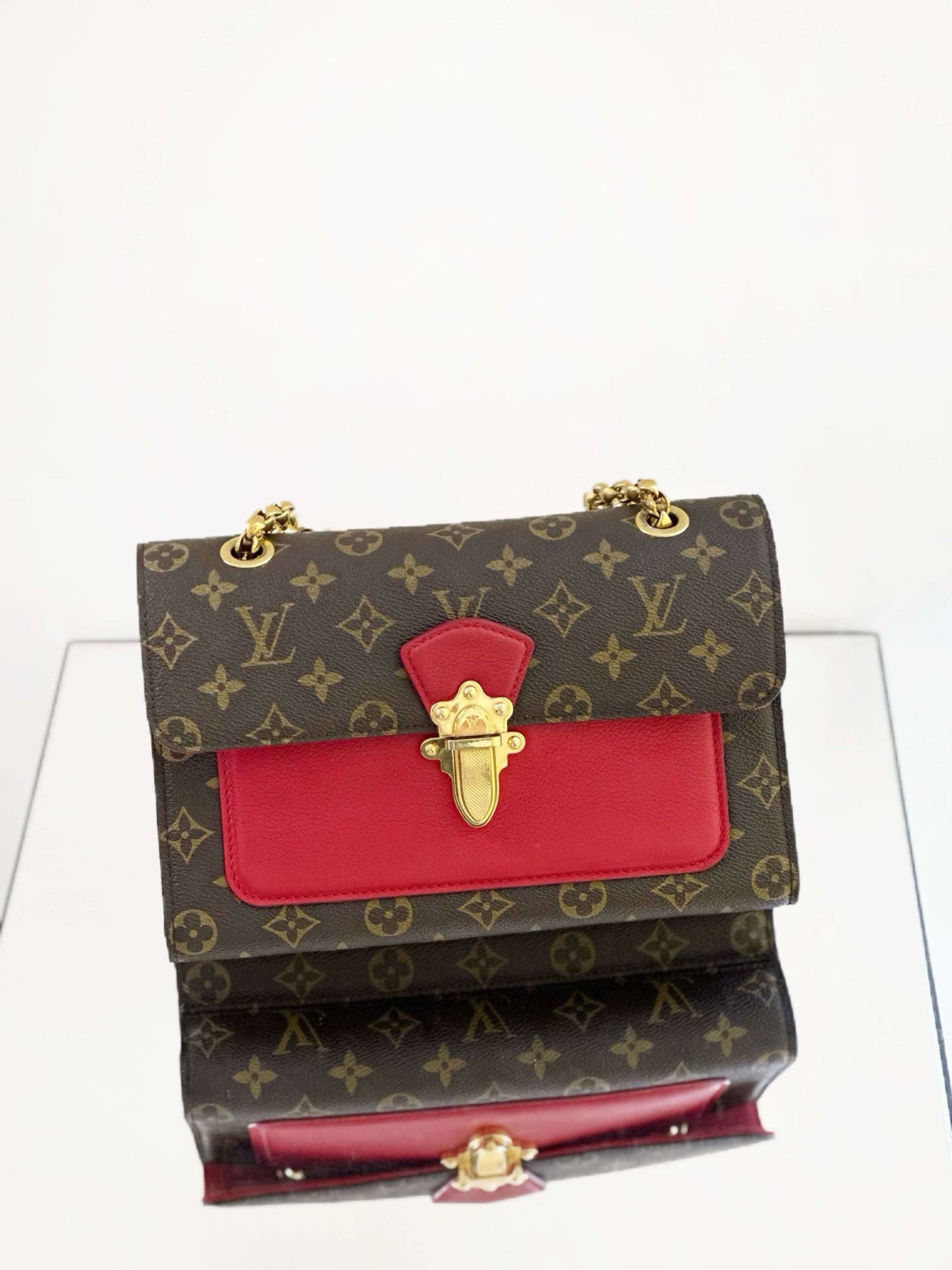 Louis Vuitton - Victoire - Monogram coated canvas and smooth cowhide leather - Monogram Brown and Red - (medium)