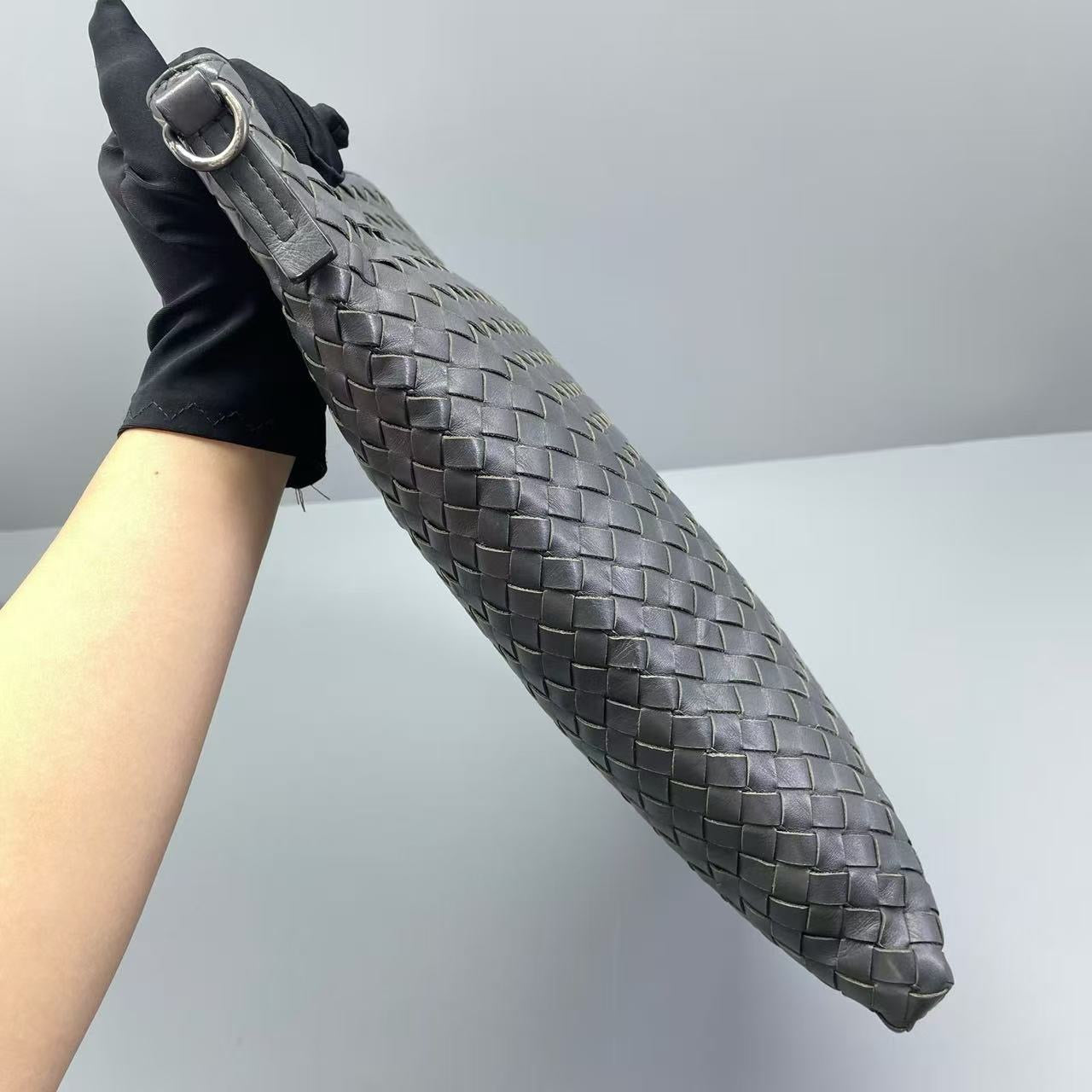 Bottega Veneta - Intrecciato Crossbody Bag - Woven leather - Grey - (Medium)