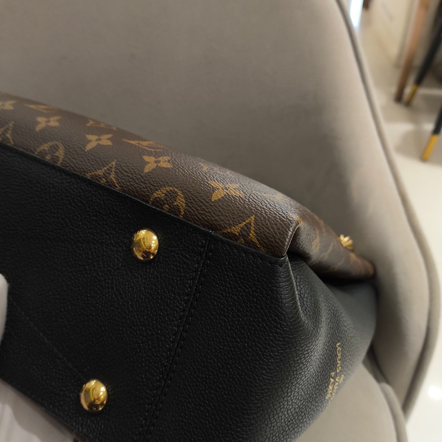 Louis Vuitton - Surene Medium - Monogram coated canvas with grained leather trim - Brown and Black with Gold-tone hardware - (Medium)