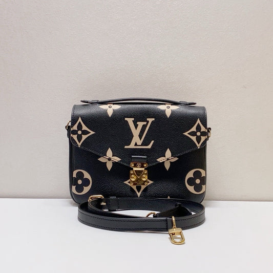 Louis Vuitton - Pochette Métis - Embossed cowhide leather - Black - (small)
