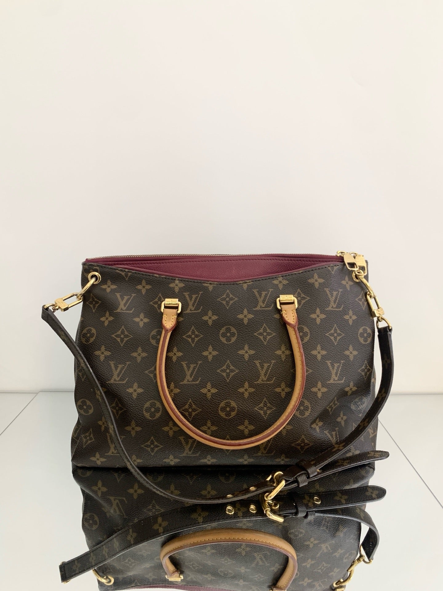 Louis Vuitton - Pallas Tote - Monogram coated canvas with natural cowhide leather trim - Brown - (medium)