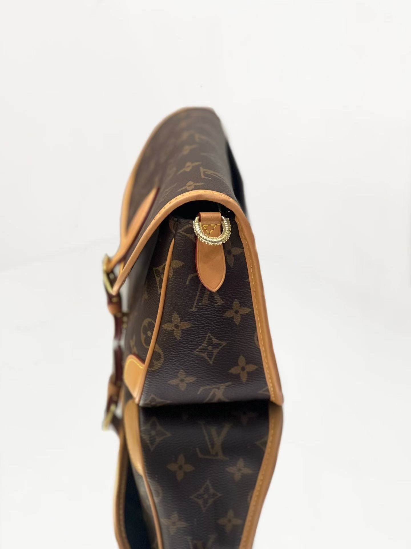 Louis Vuitton - Classic Monogram Flap Shoulder Bag - Monogram coated canvas with natural Vachetta leather trim and a textile shoulder strap - Brown - (small)