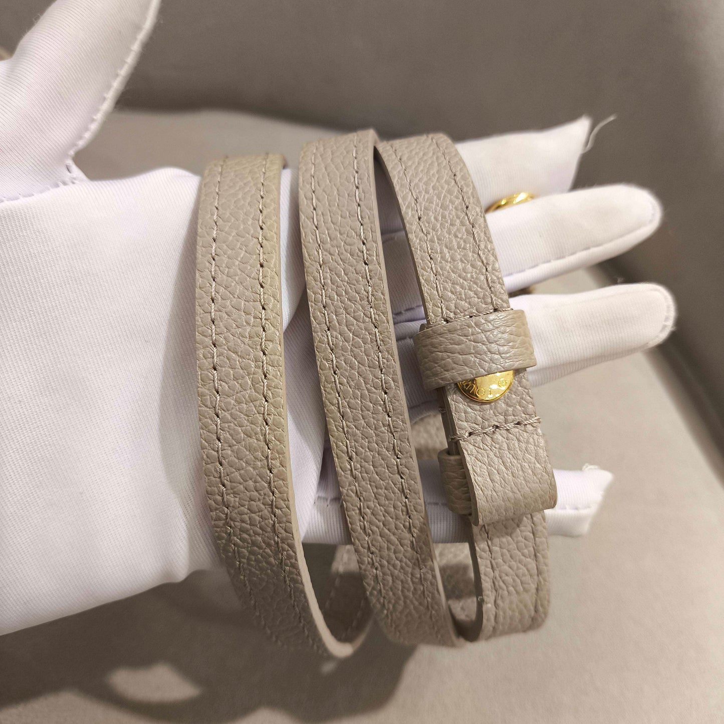 Louis Vuitton - Ivy Shoulder Bag - Embossed soft grained cowhide leather - Grey - (mini)