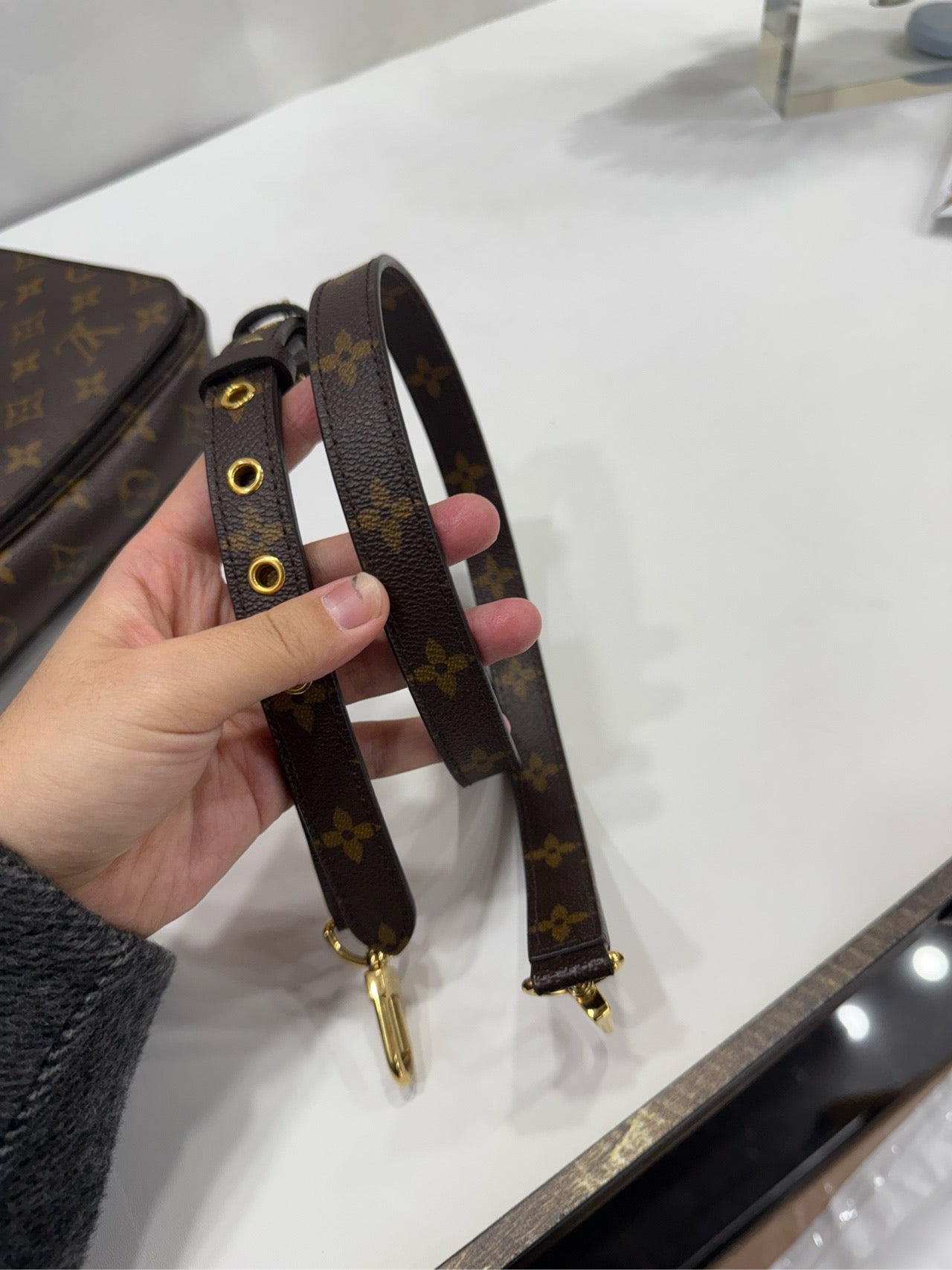 Louis Vuitton - Pochette Metis - Monogram coated canvas with natural cowhide leather trim - Brown - (medium)