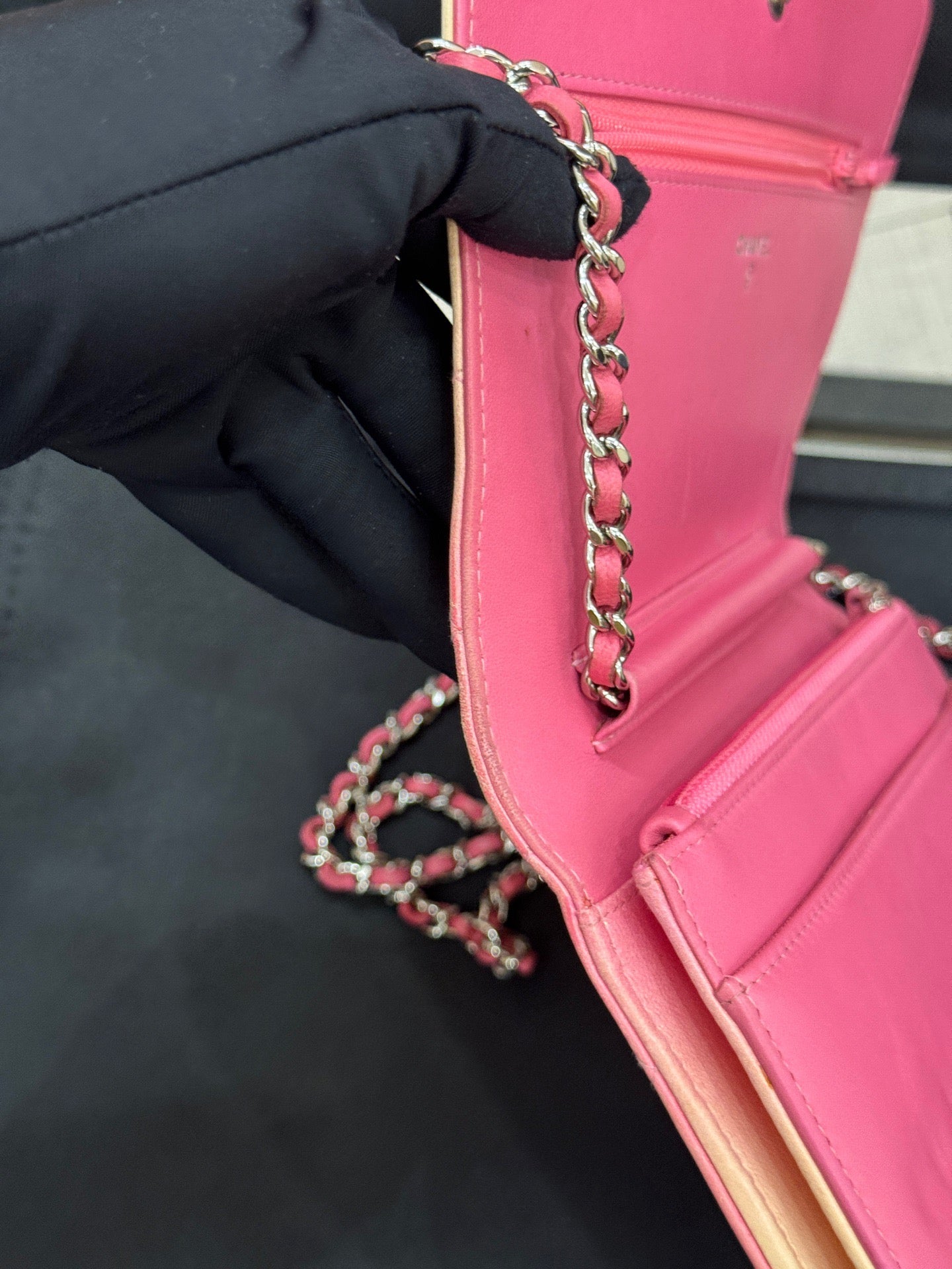 Chanel - Wallet on Chain (WOC) - Lambskin leather - Gradient Pink and Cream - (mini)
