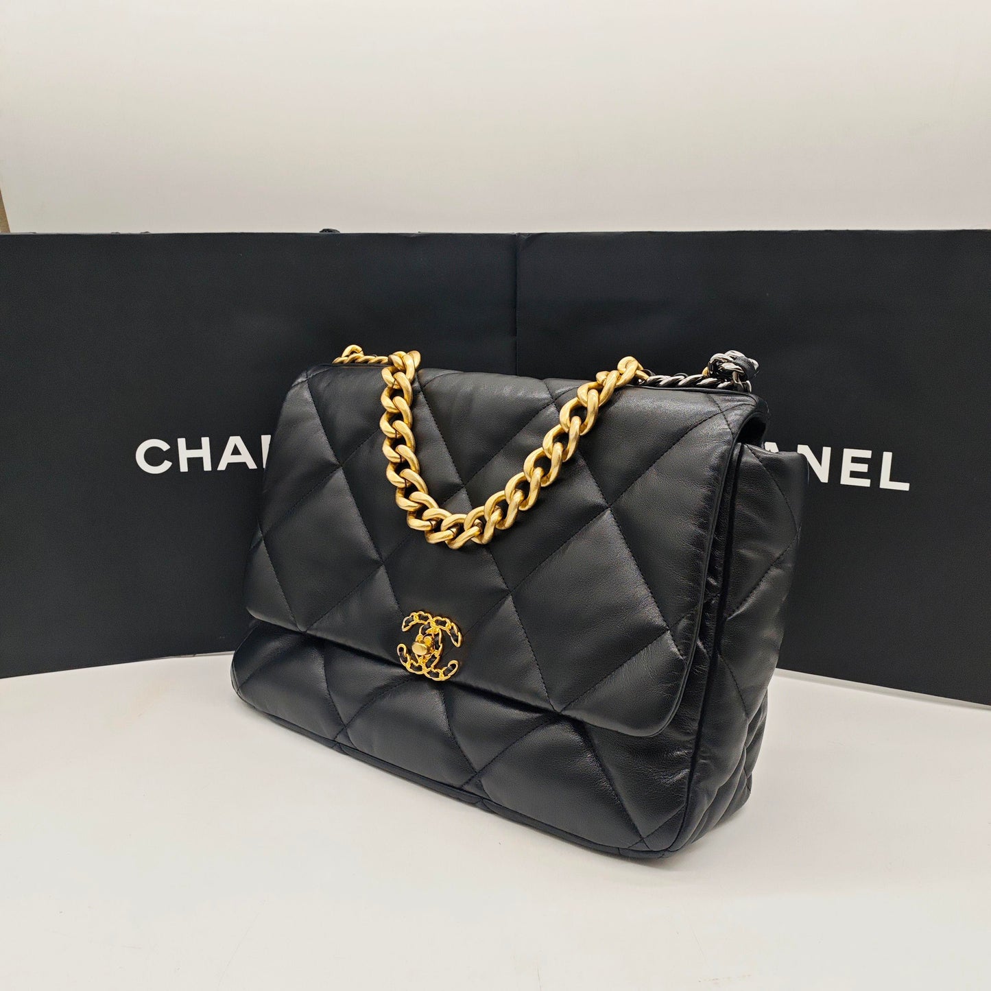Chanel - 19 Bag Maxi - Lambskin leather - Black - (Large)