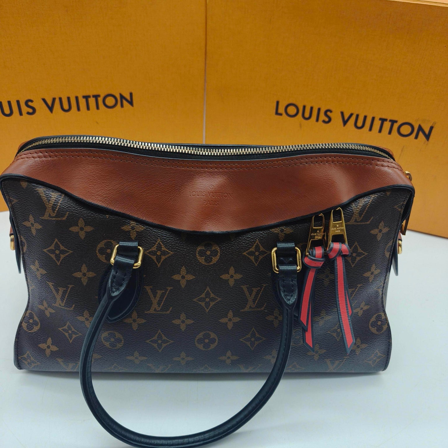 Louis Vuitton - Tuileries Besace - Monogram coated canvas with leather trim - Multicolour - (medium)