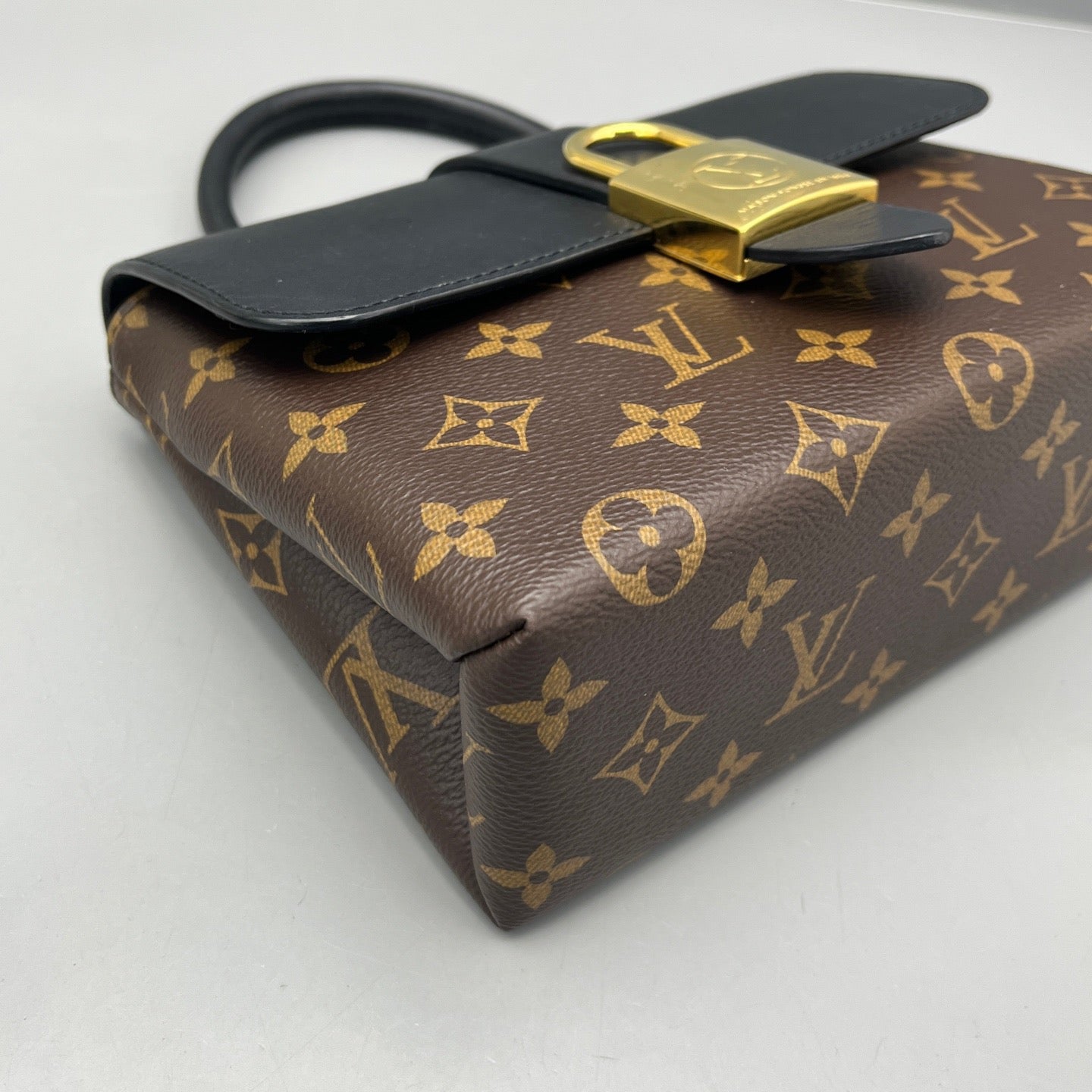 Louis Vuitton - Locky BB - Monogram coated canvas with black cowhide leather trim - Monogram Brown and Black - (Mini)