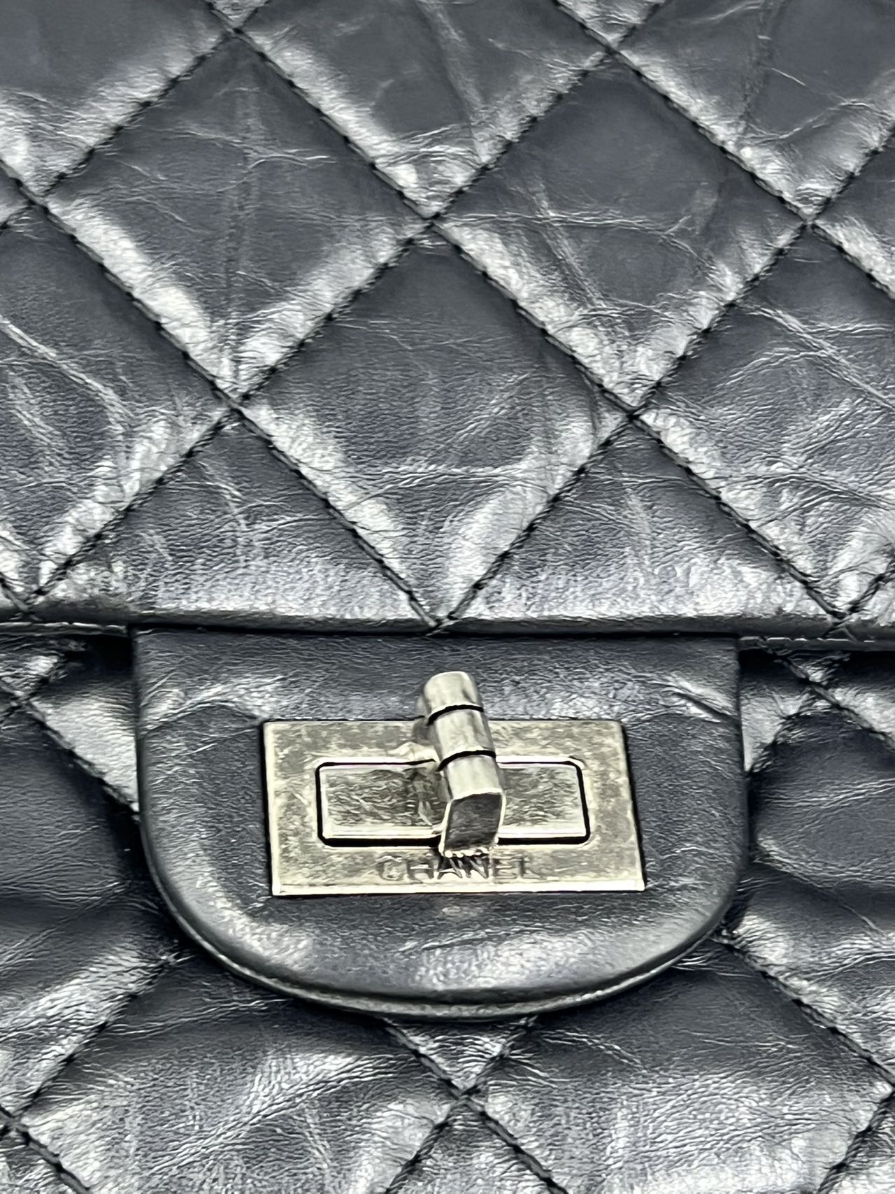 Chanel - 2.55 Reissue Flap Bag - Aged calfskin leather - Black - (Medium)