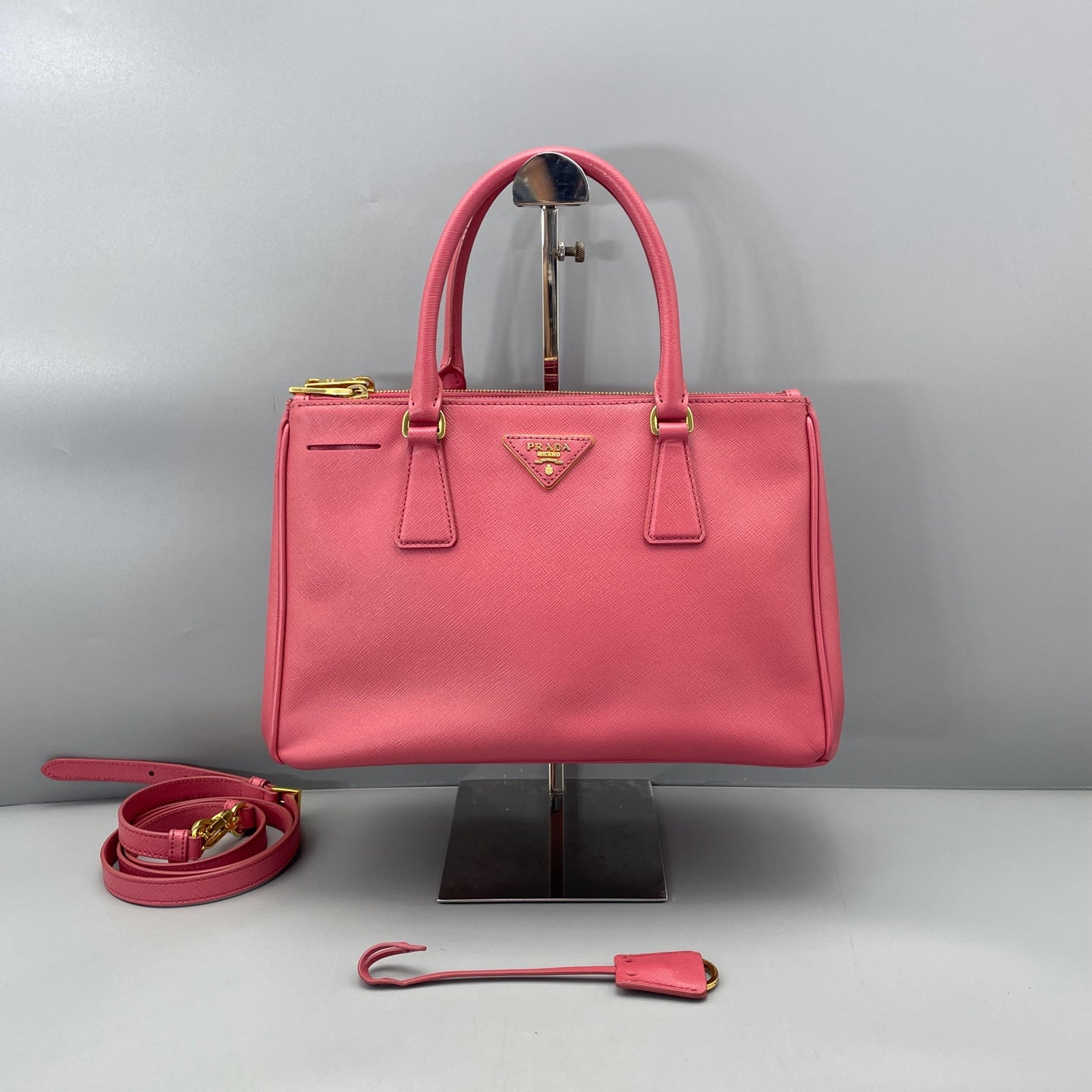 Prada - Saffiano Lux Tote - Saffiano leather - Rose Pink - (Medium)