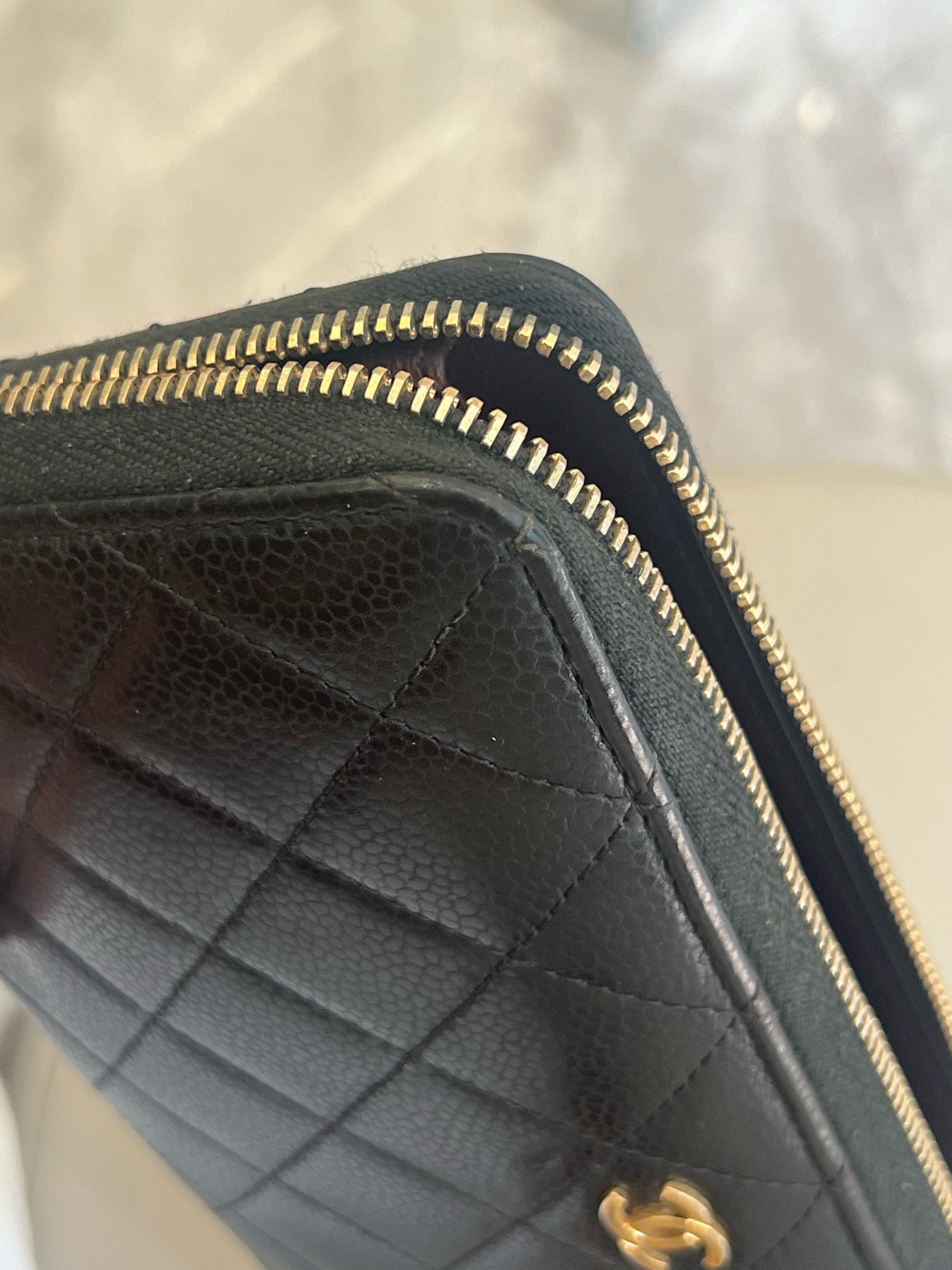 Chanel - Classic Zip Around Wallet - Caviar leather - Black - (Medium)