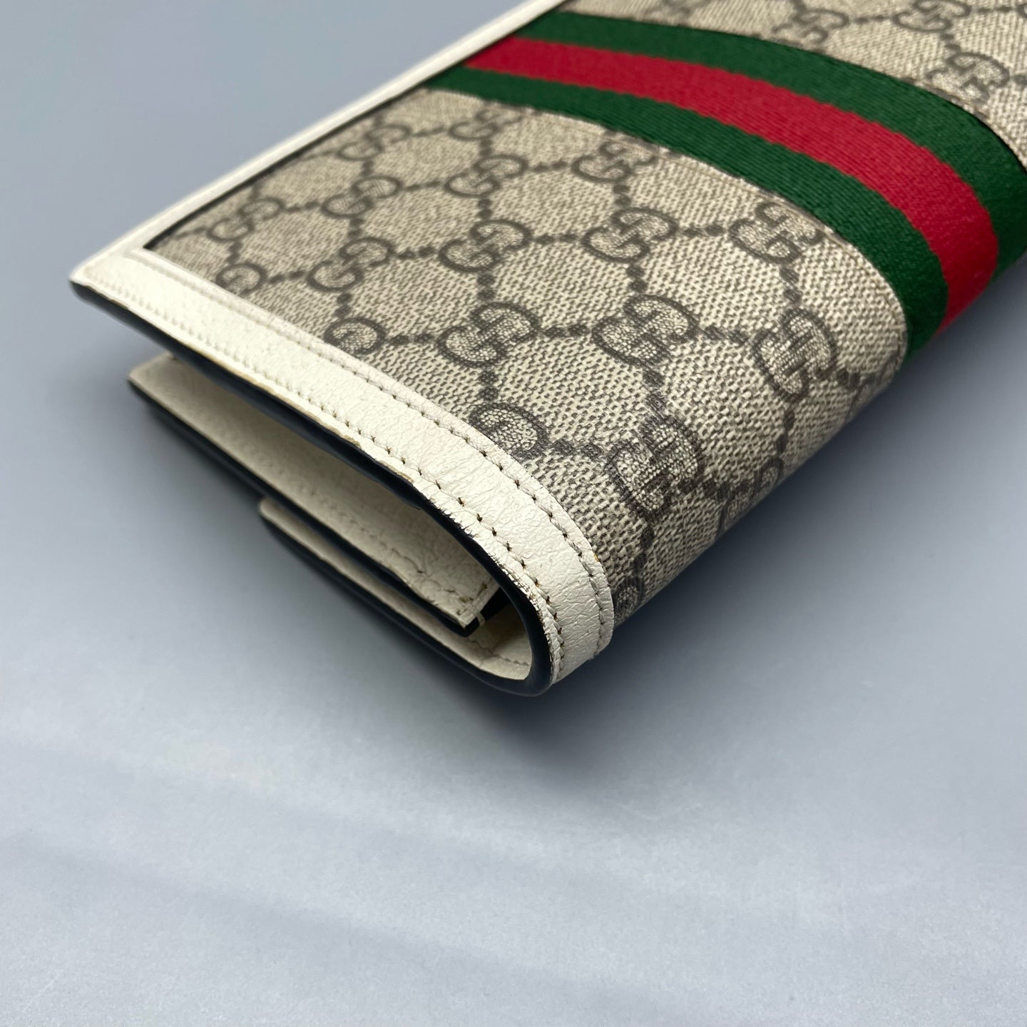 Gucci - Margaret Bee Wallet on Chain - GG Supreme coated canvas with grained leather trim - Beige, White, Red, Green - (Mini)