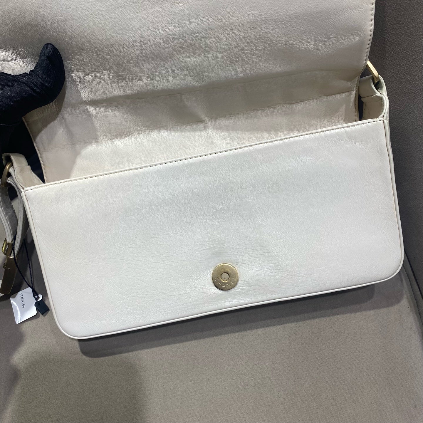 Chanel - Chocolate Bar Shoulder Bag with Large CC Logo - Leather - Beige - (small)