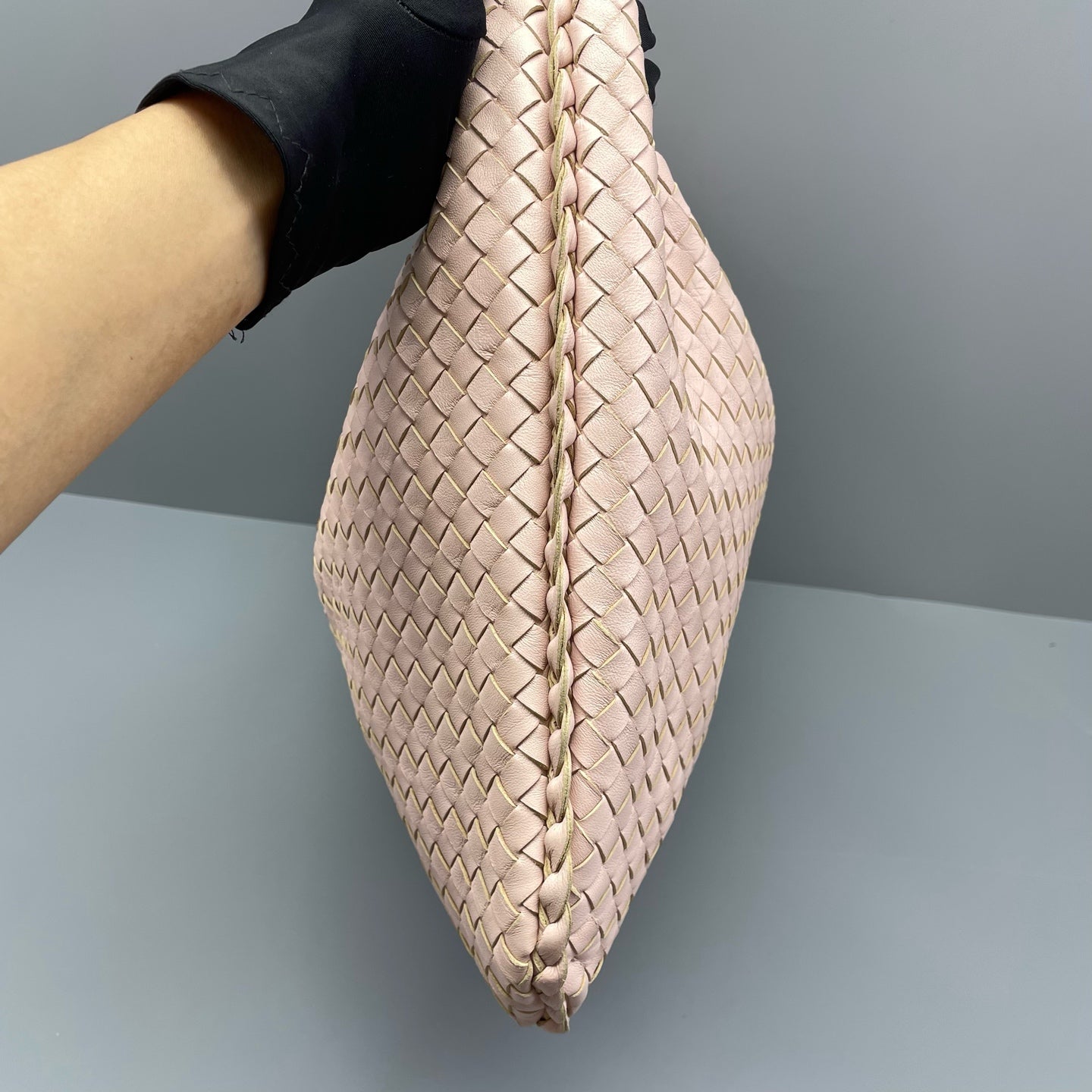 Bottega Veneta - Intrecciato Hobo Bag - Leather - Pink - (Large)