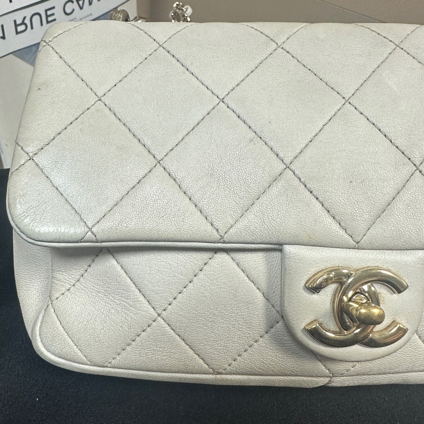 Chanel - Flap Bag with Chunky Enamel Chain - Lambskin leather - White with Gold-Tone Hardware and White Enamel - (small)