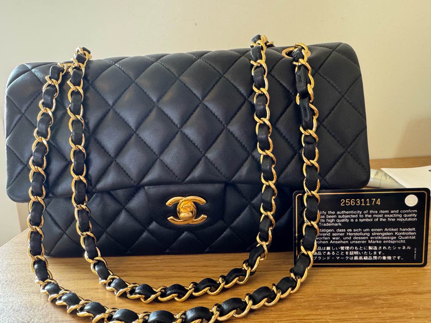 Chanel - Classic Flap Medium - Lambskin leather - Black - (Medium)