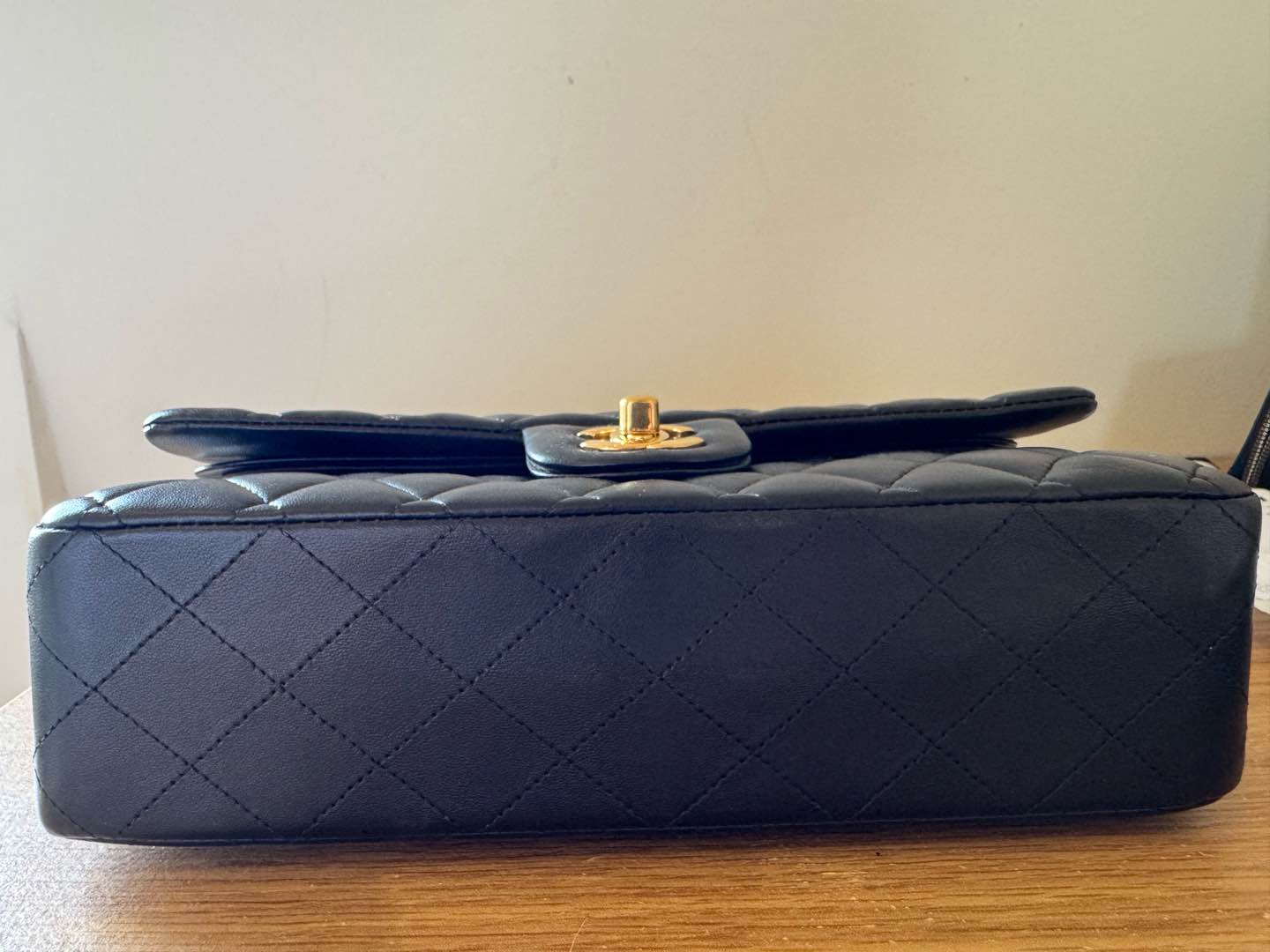 Chanel - Classic Flap Medium - Lambskin leather - Black - (Medium)