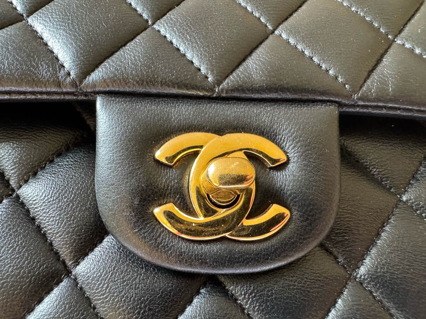 Chanel - Classic Flap Medium - Lambskin leather - Black - (Medium)