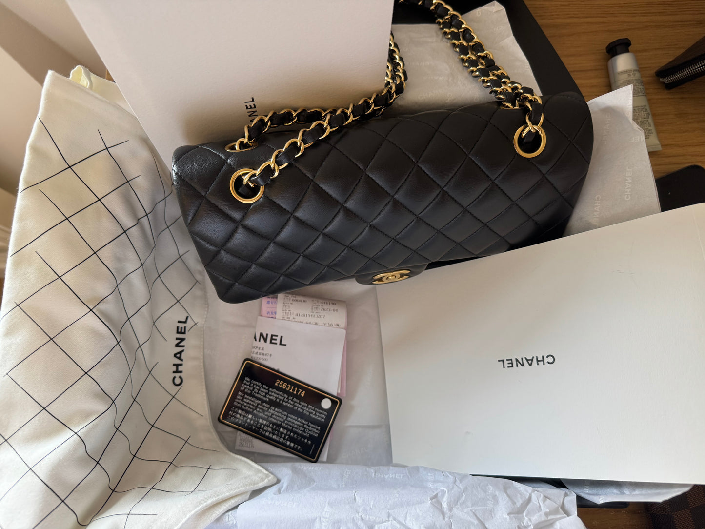 Chanel - Classic Flap Medium - Lambskin leather - Black - (Medium)