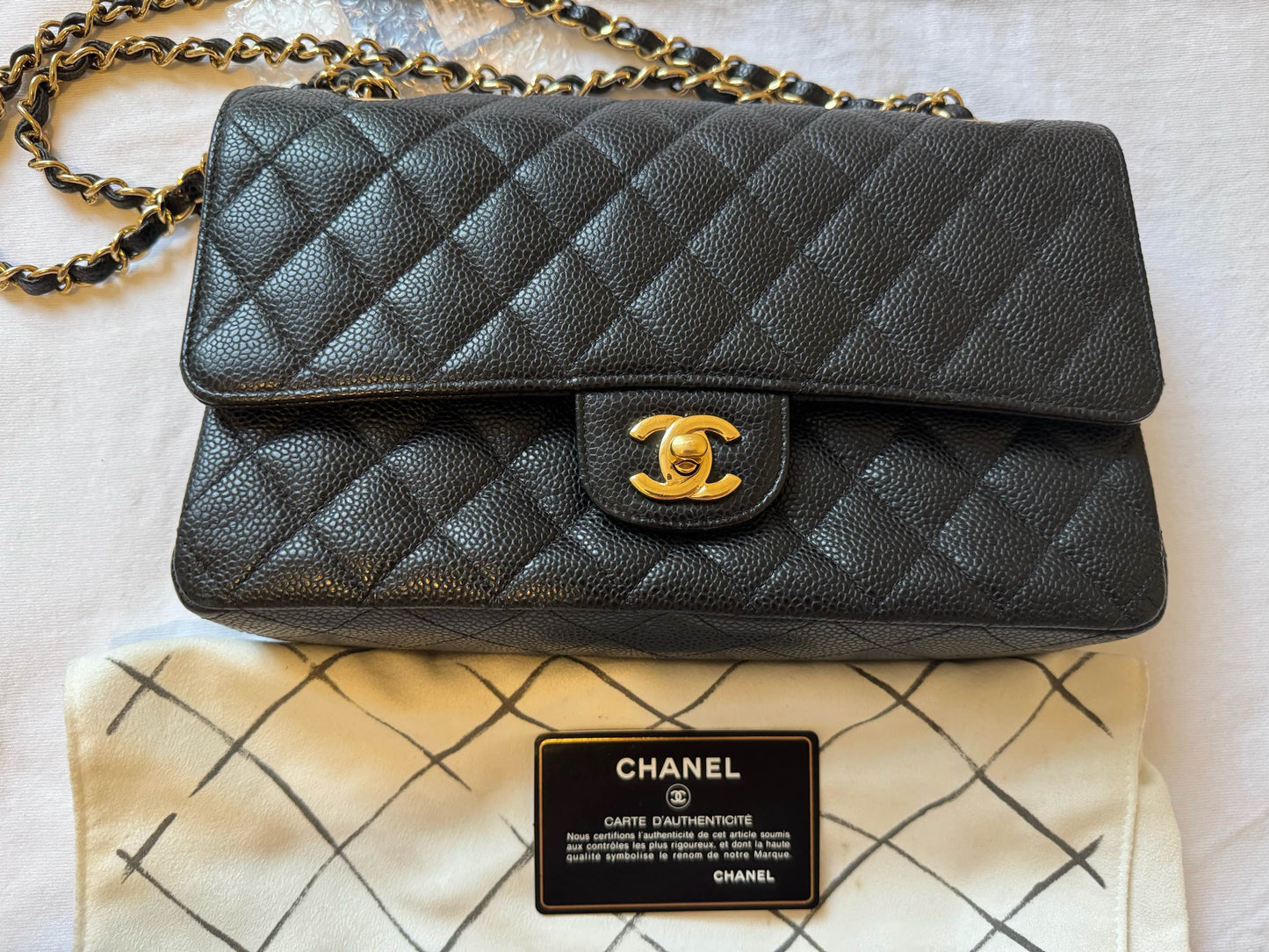 Chanel - Classic Flap Medium - Caviar leather - Black - (medium)