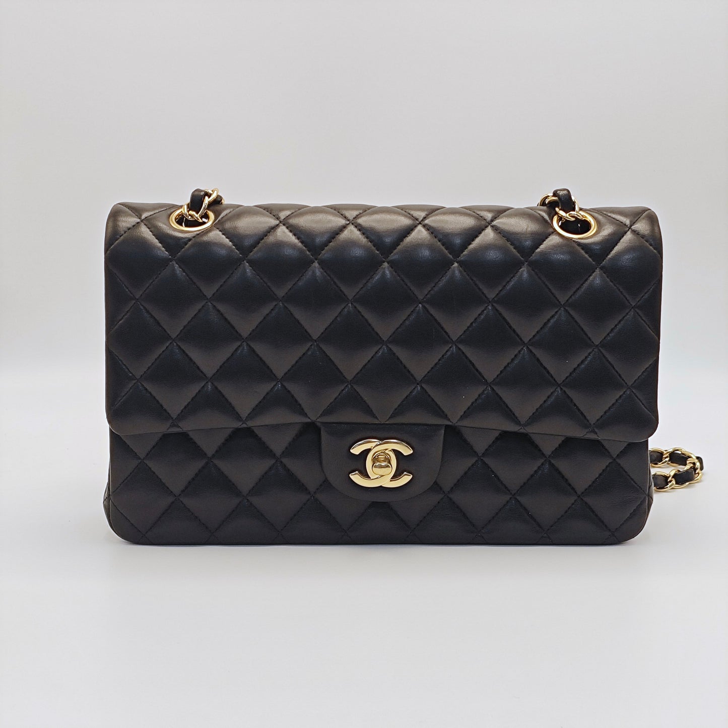Chanel - Classic Flap Bag - Lambskin leather - Black with Gold-Tone Hardware - (Medium)